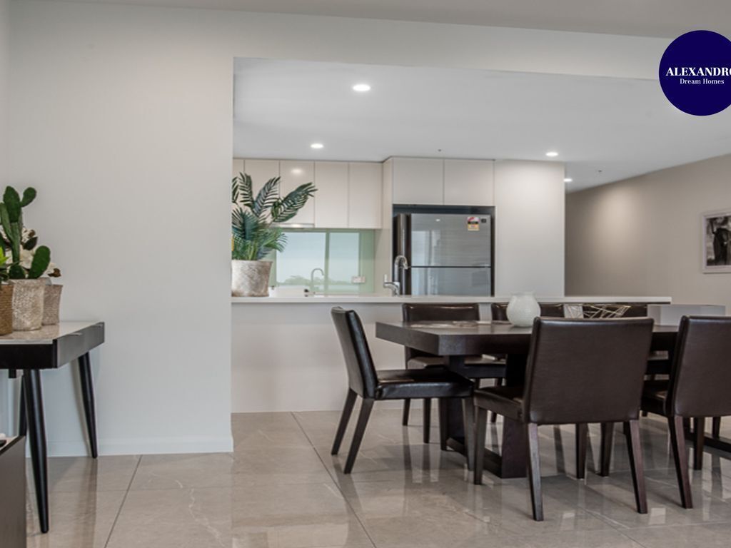 Brand NEW Stunning 3 Bedroom Indooroopilly Pool/aircon/parking