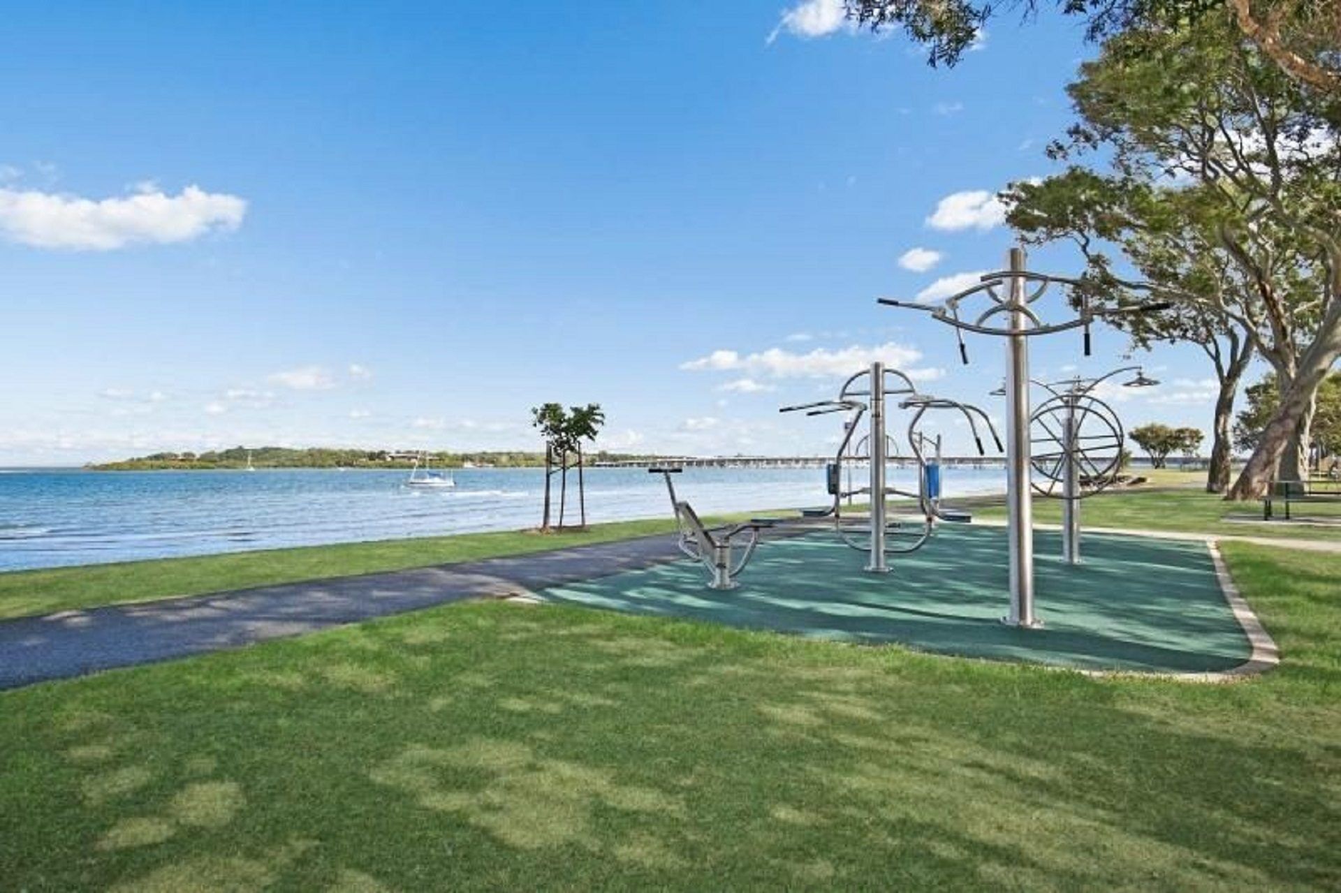 Waterfront First Floor Unit -chnook Apartments South Esp, Bongaree
