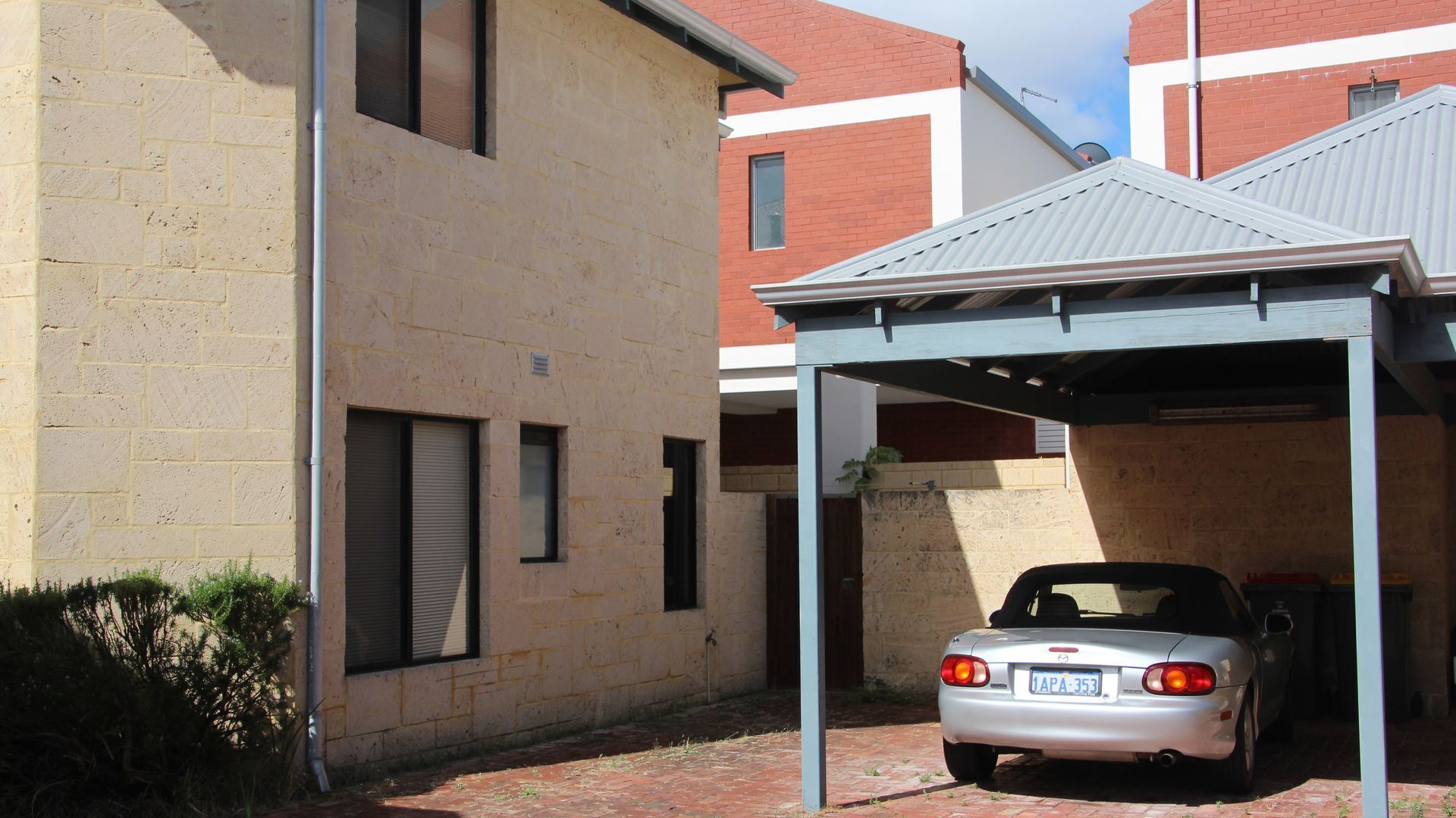 Bright & Sunny, Passive Solar T/house: Naturally Warm in Winter/cool in Summer.