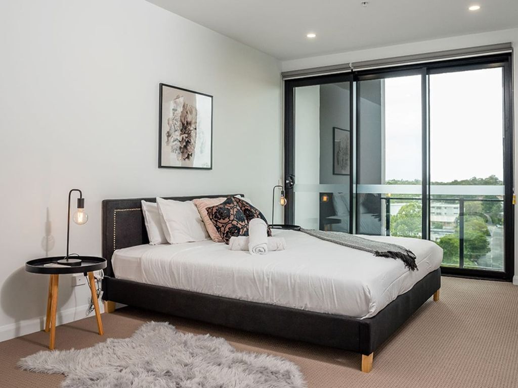 Brand NEW Stunning 3 Bedroom Indooroopilly Pool/aircon/parking