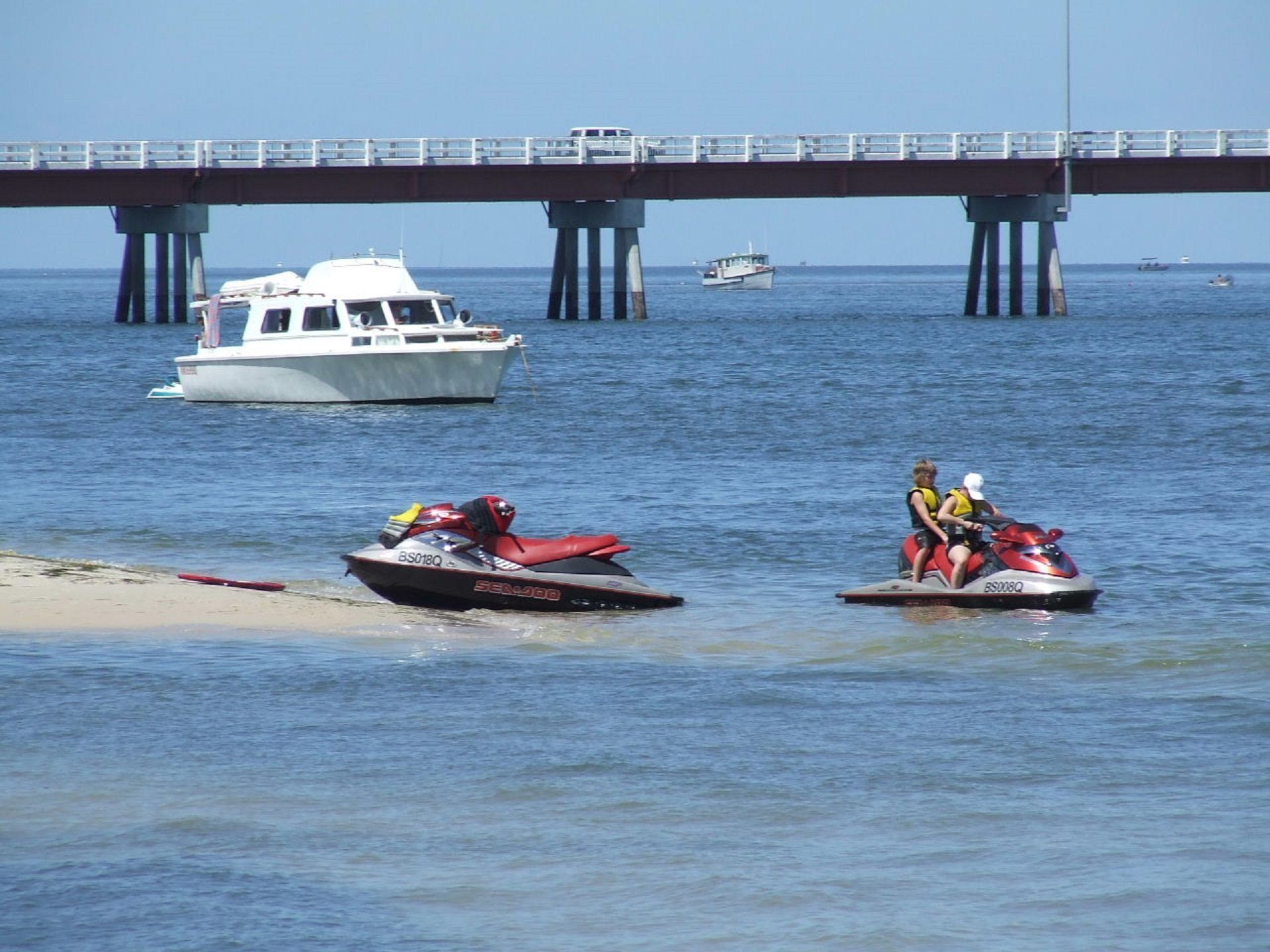 Close to Water, Restaurants and Clubs, Toorbul St, Bongaree