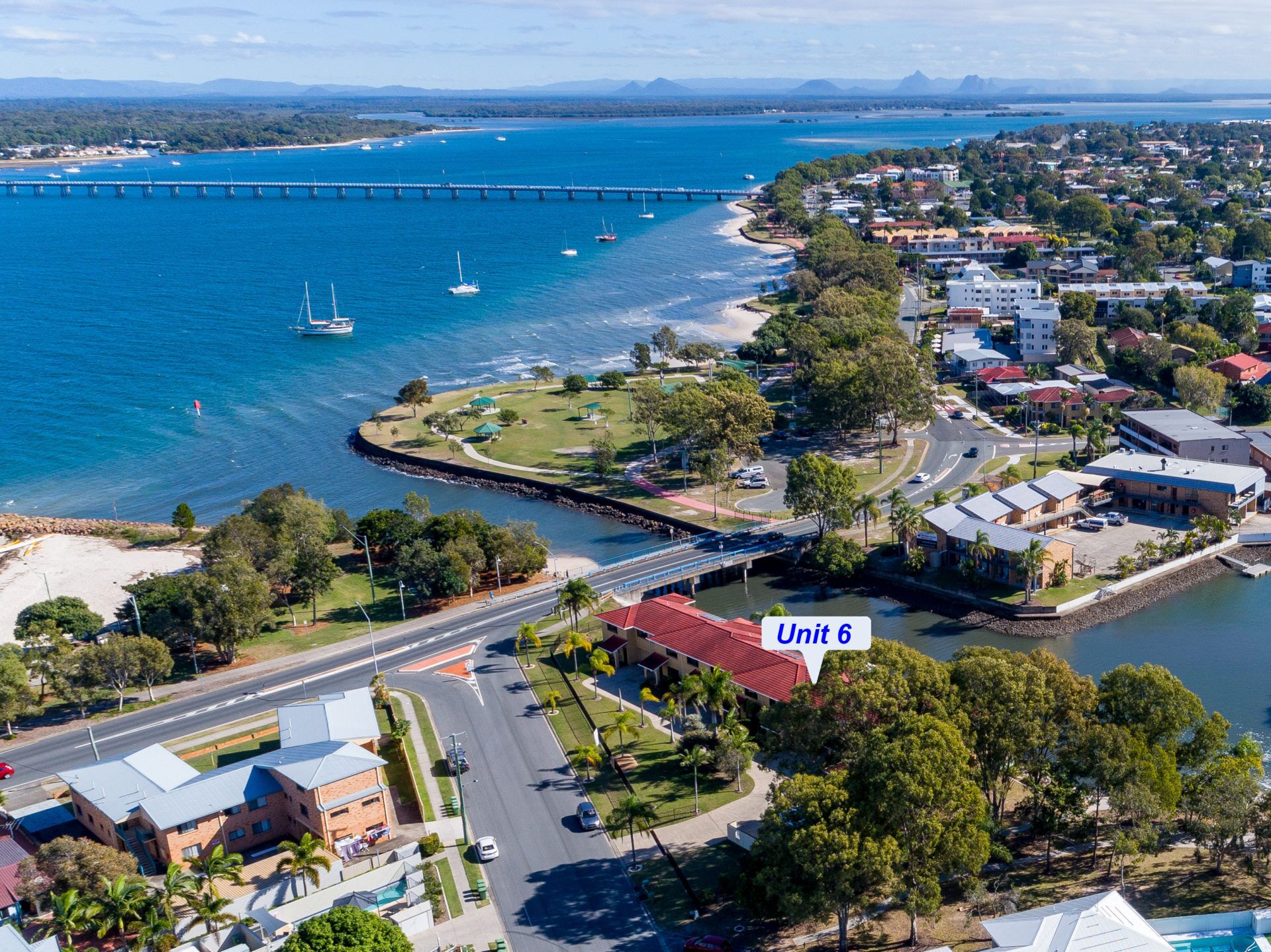 Elegant Waterfront Gem Where the Ocean Meets the Canal!