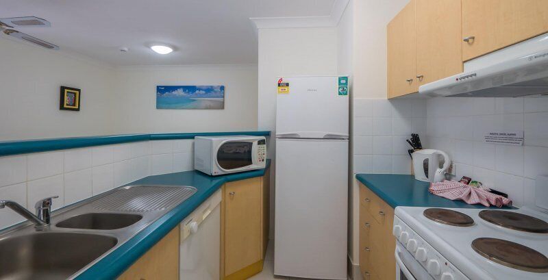 Broadbeach Private Apt with CHA