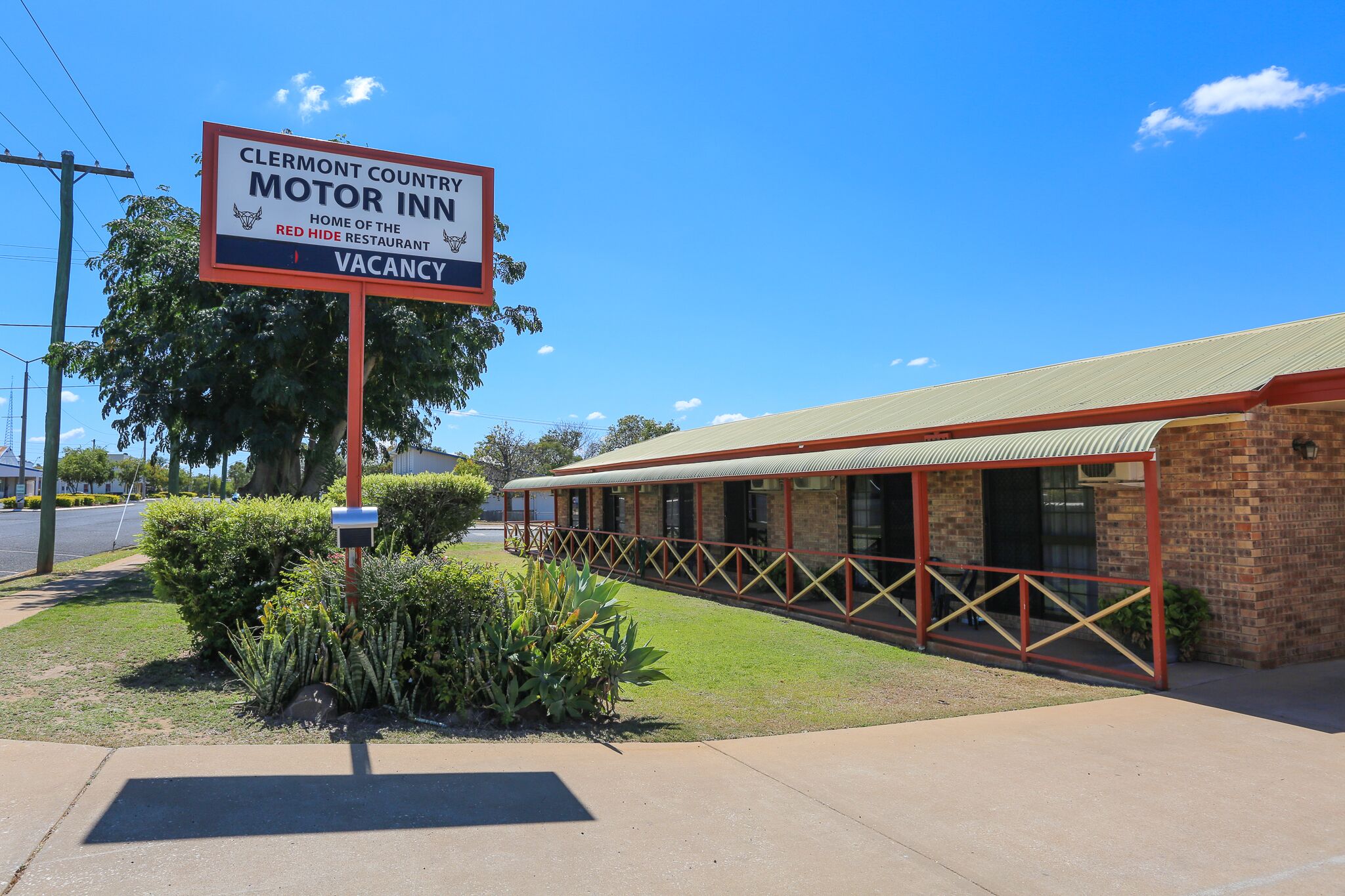 Clermont Country Motor Inn