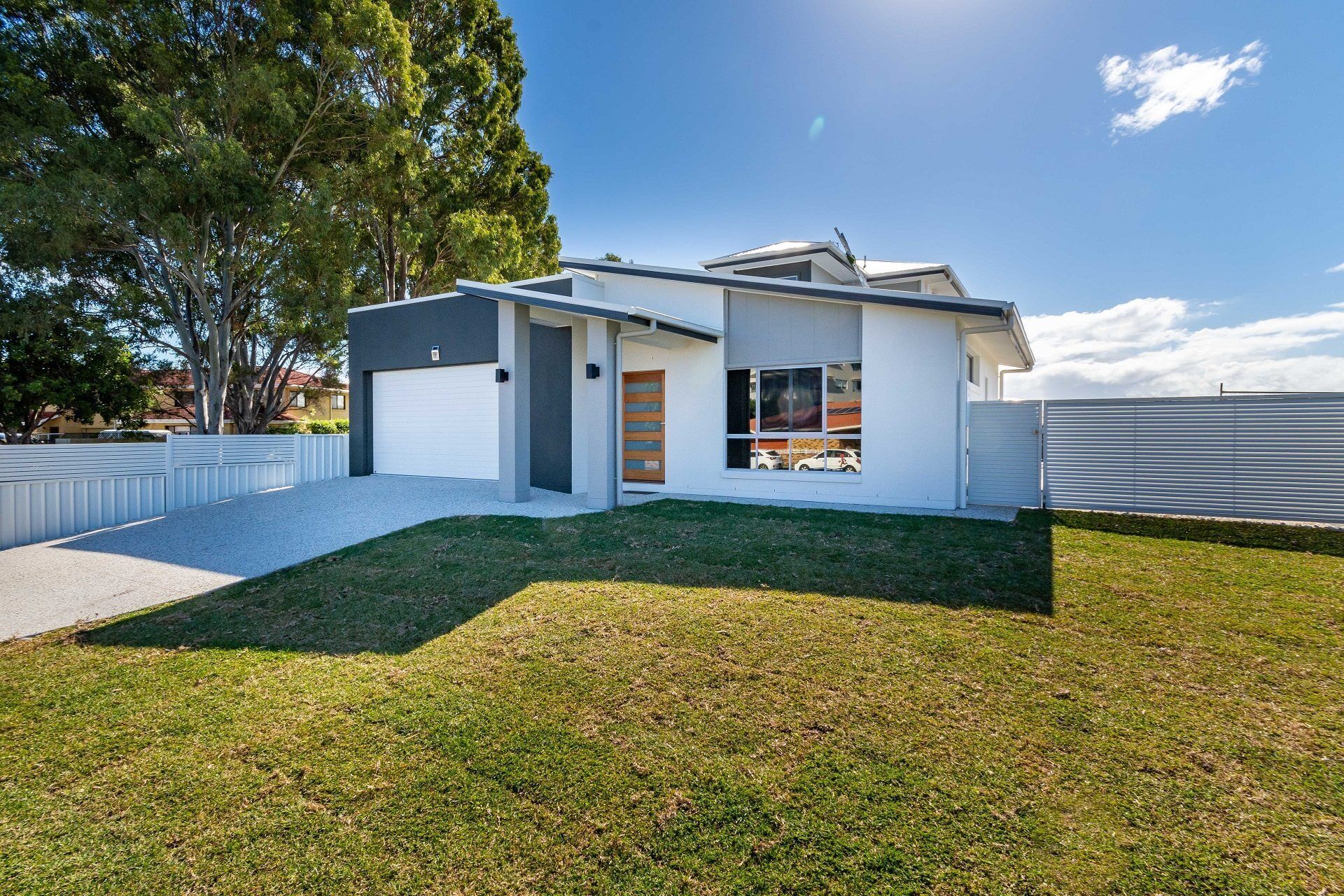 Stunning Canal Home Oh So Close To The Waterfront