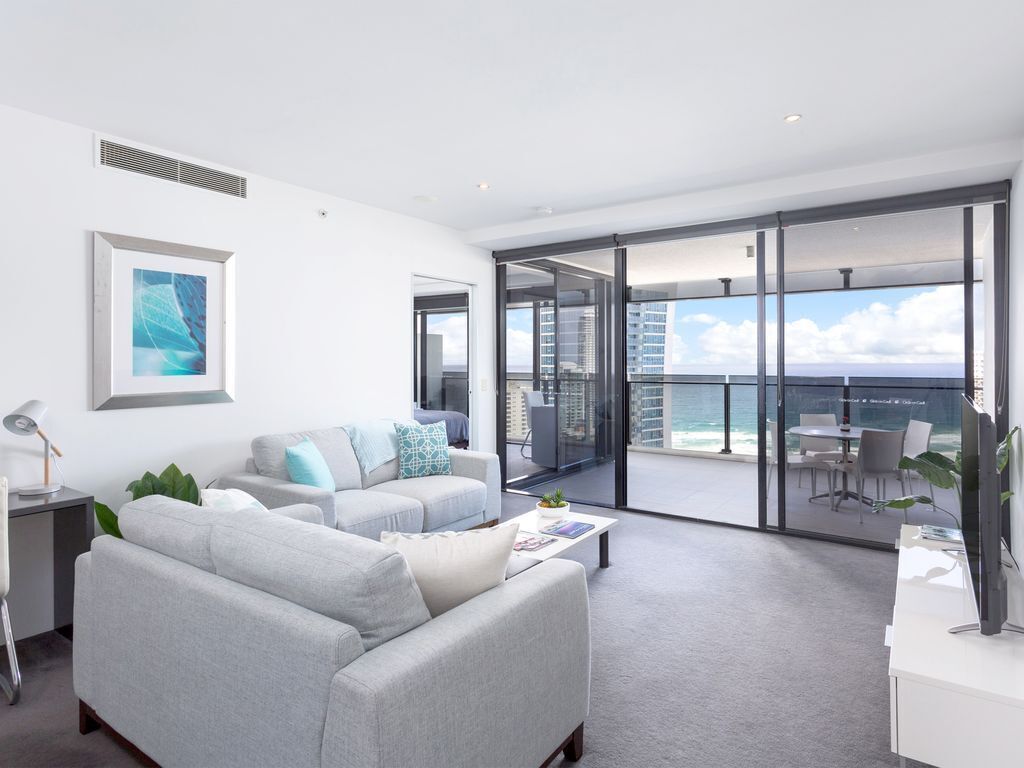 Central Surfers Paradise - Seaview Deluxe Spa Apartment