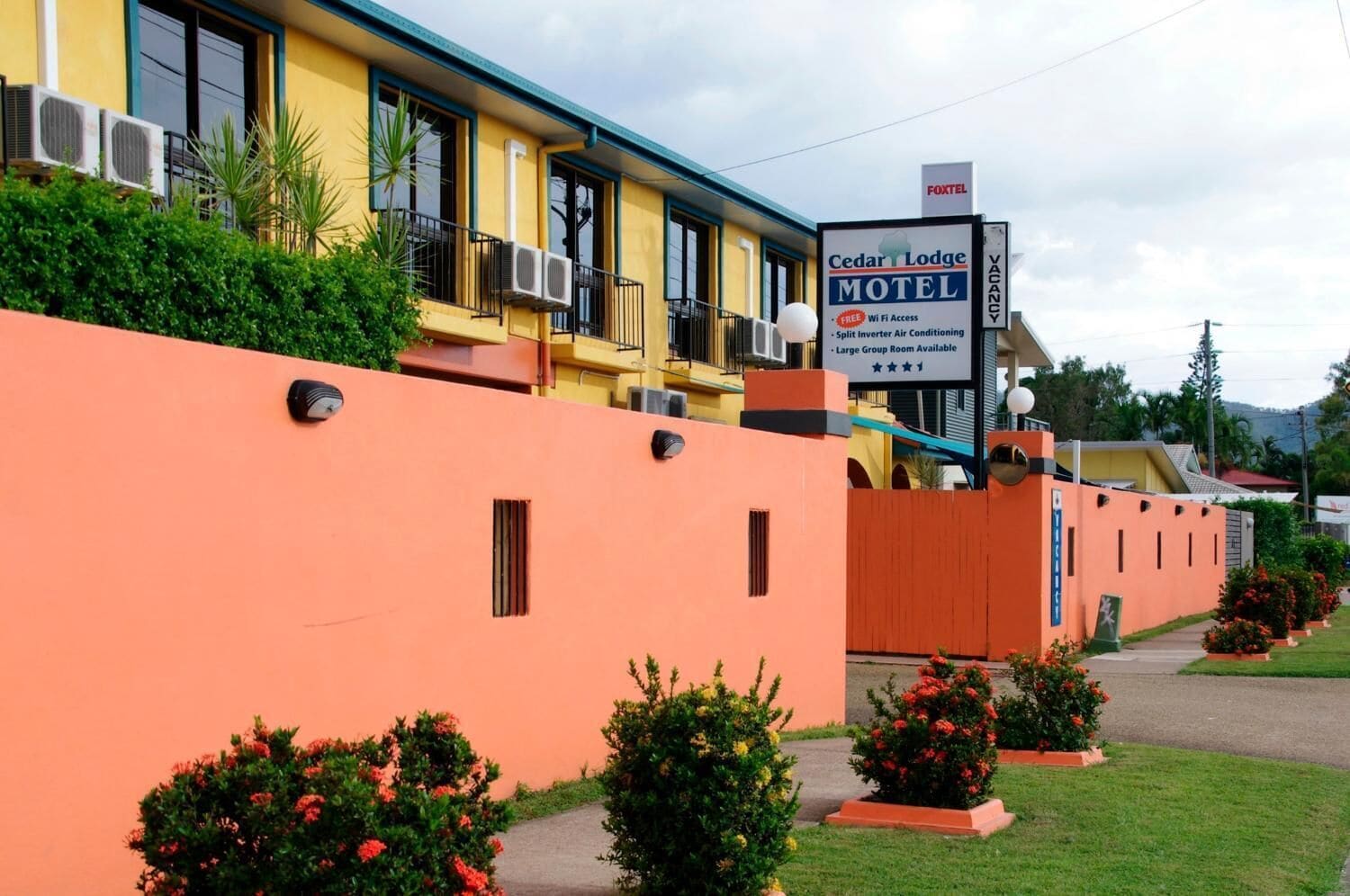 Cedar Lodge Motel Townsville