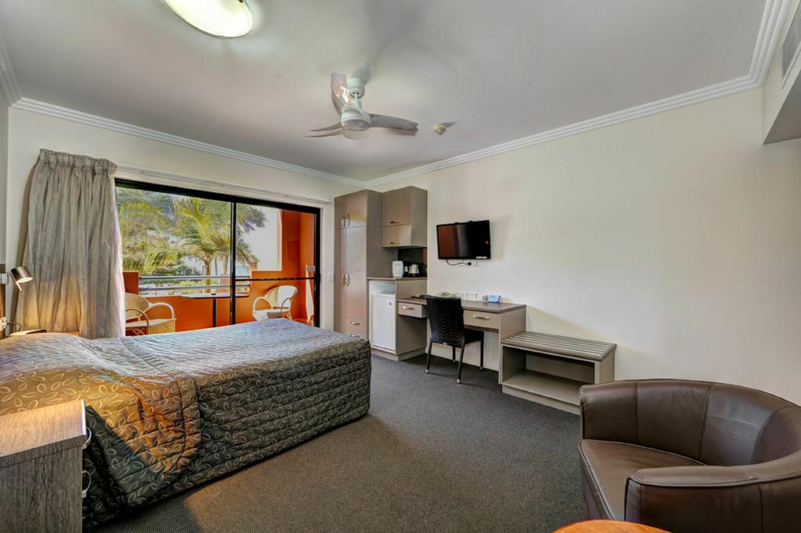 Kacys Bargara Beach Motel