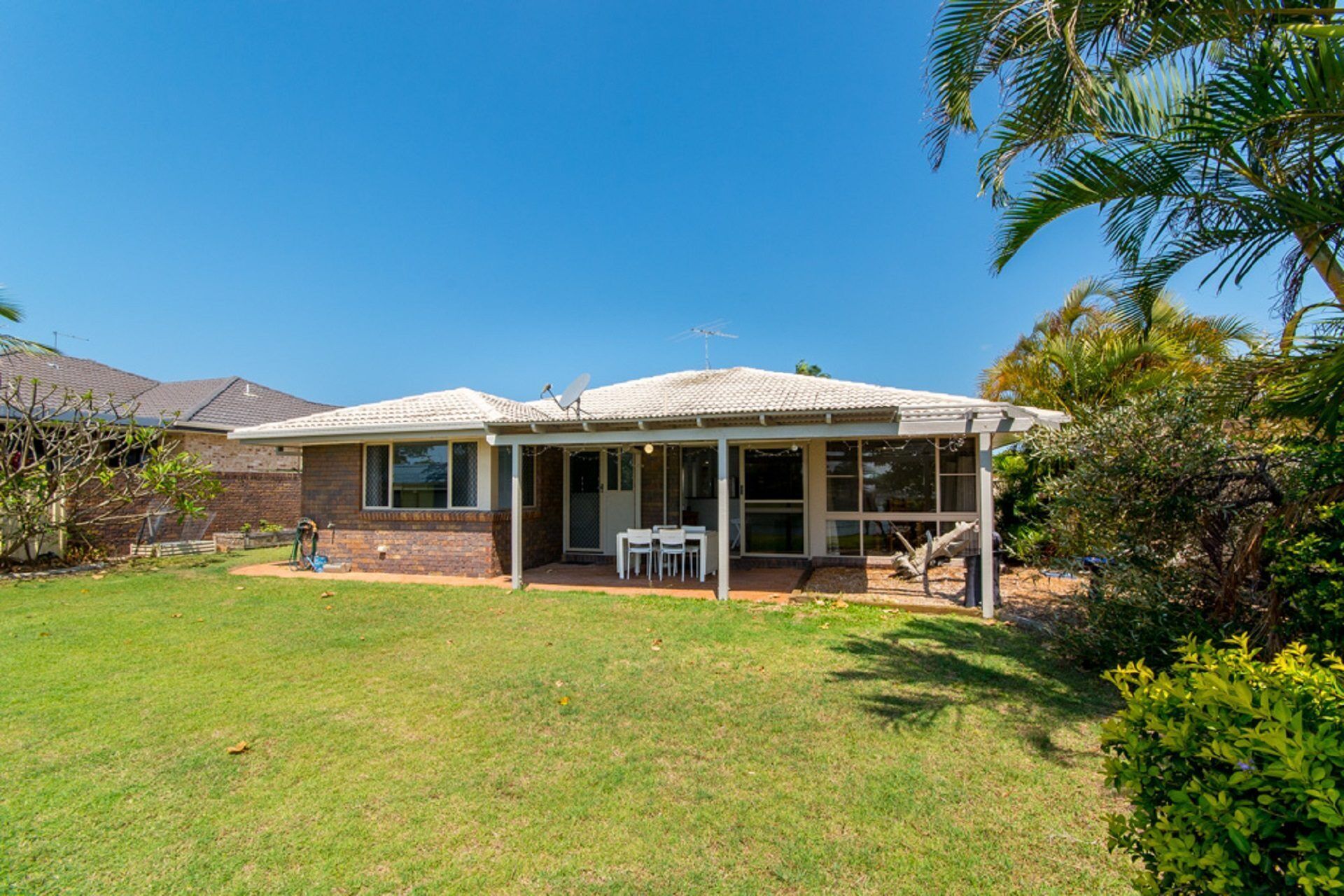 Lowset Home on the Canal - Dolphin Dr, Bongaree