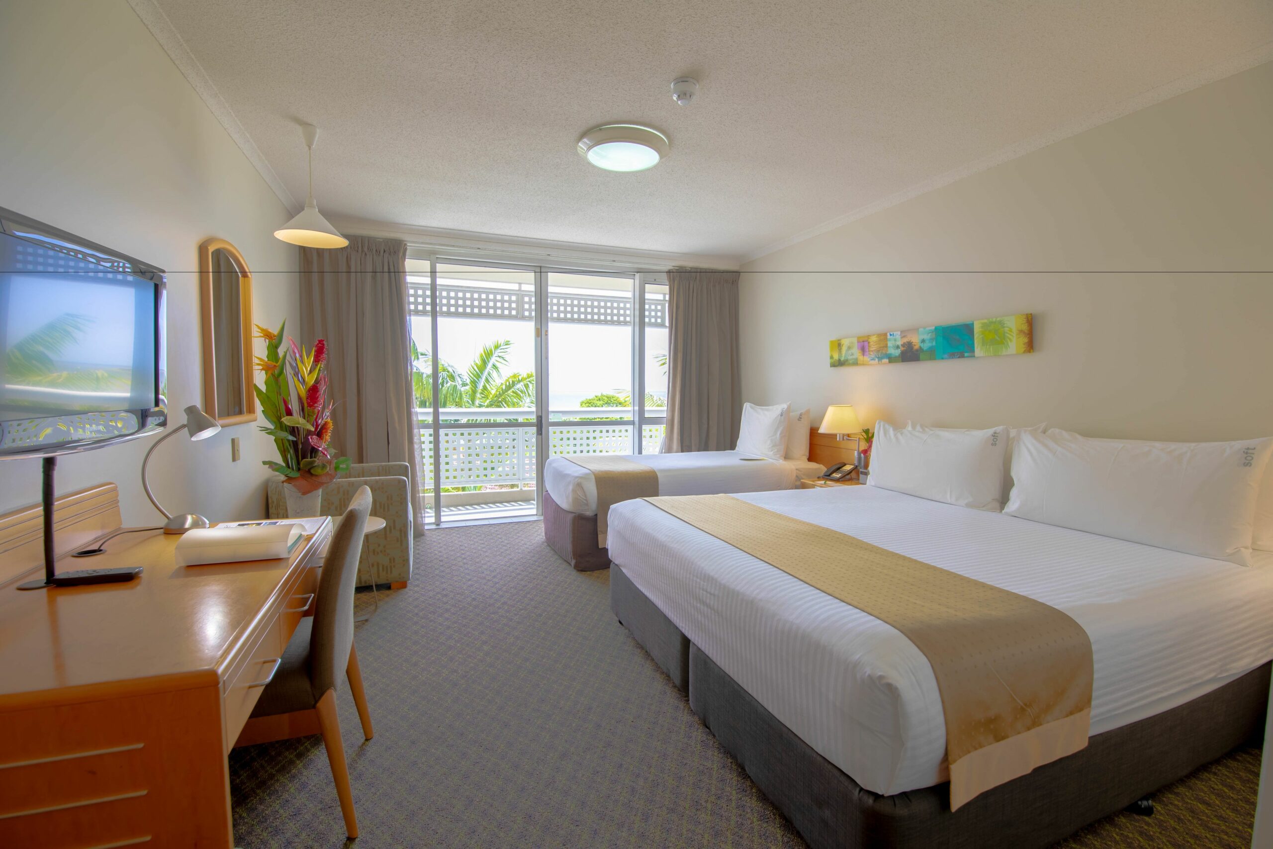 Holiday Inn Cairns Harbourside