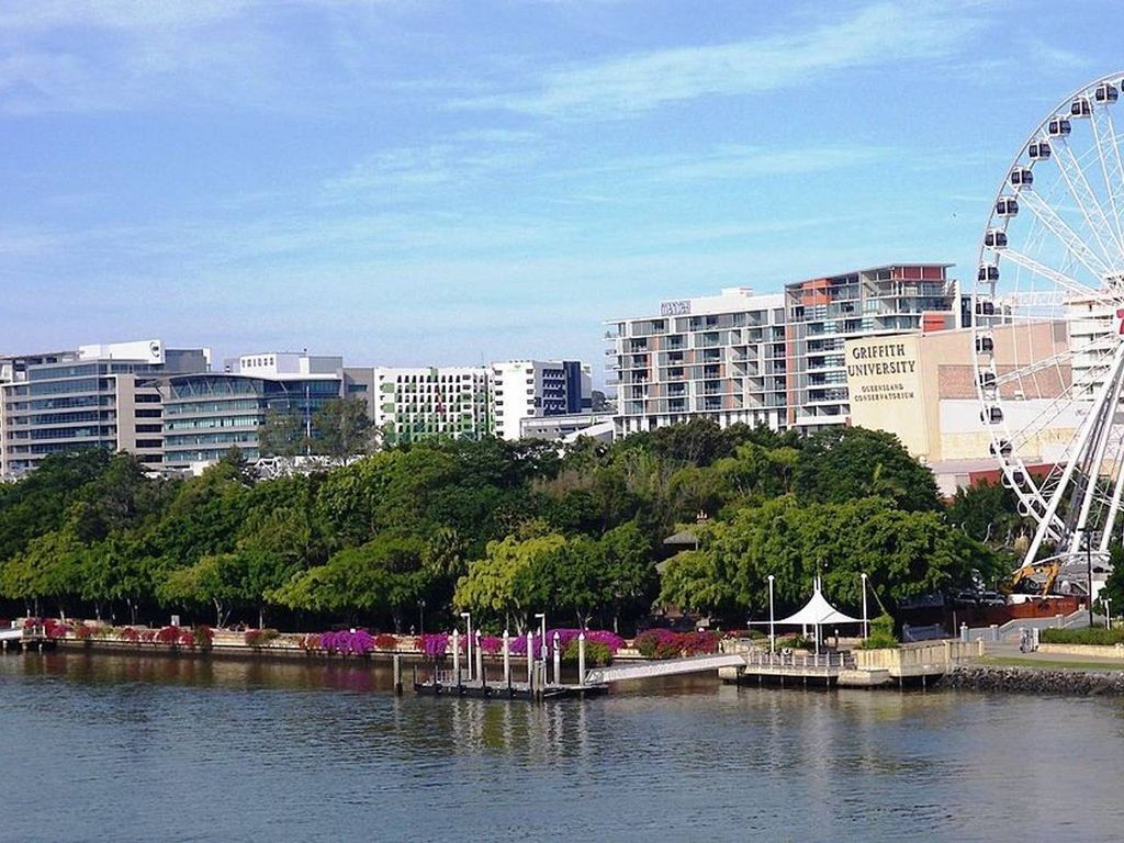 2bedroom Unit With City/river/mt View @ South Bank