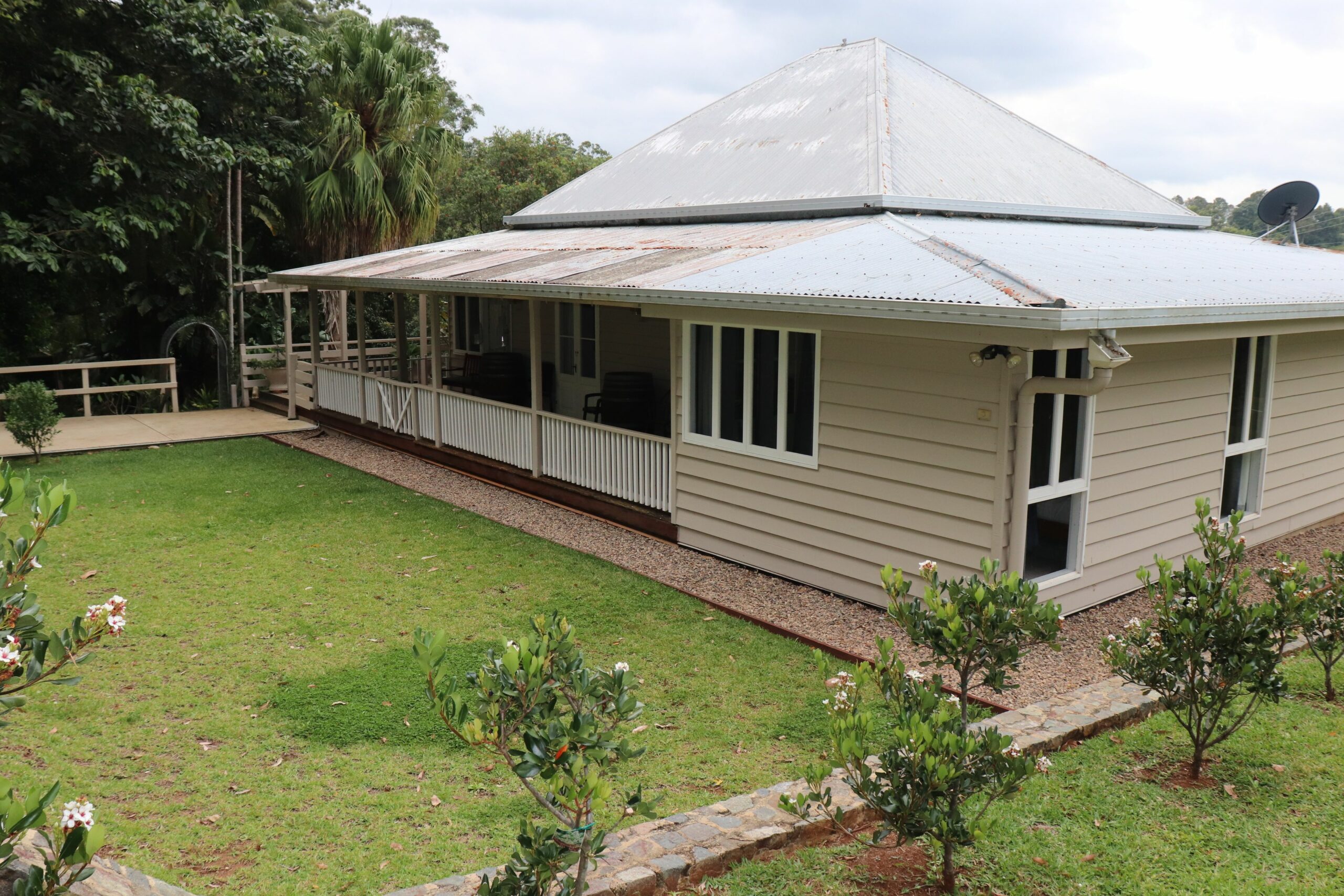 Mapleton Falls Farm House