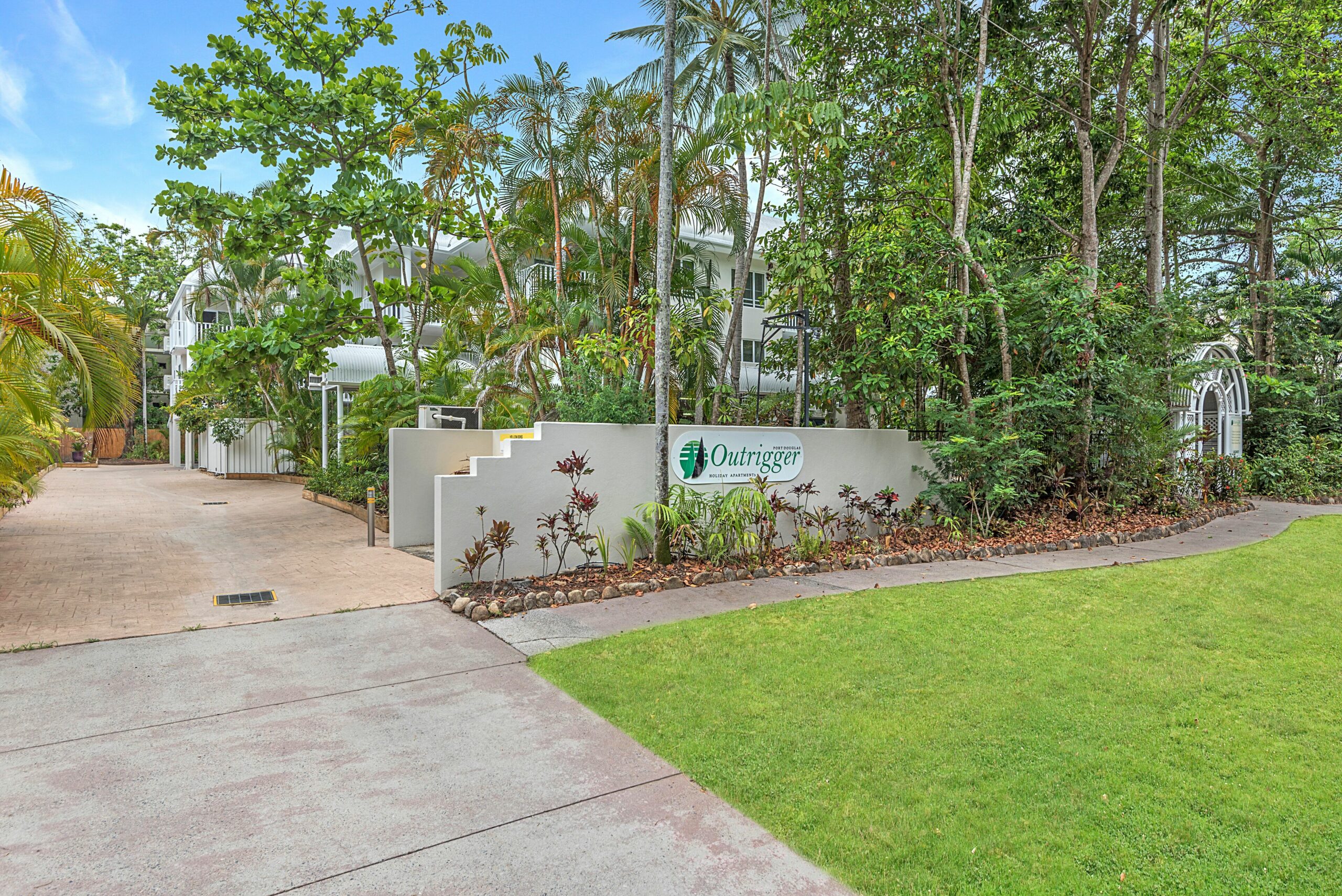 Port Douglas Outrigger Holiday Apartments