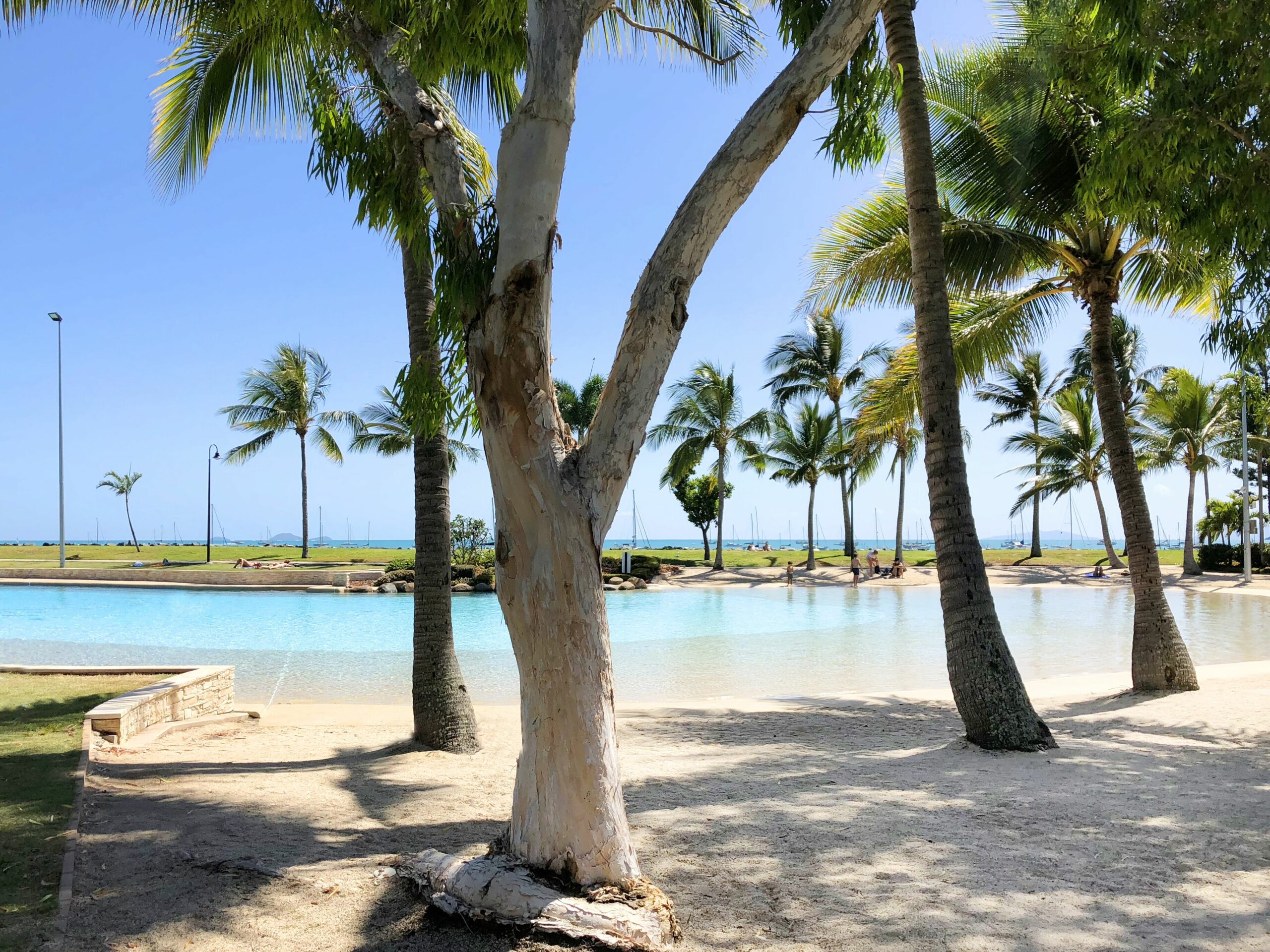 Magnums Airlie Beach