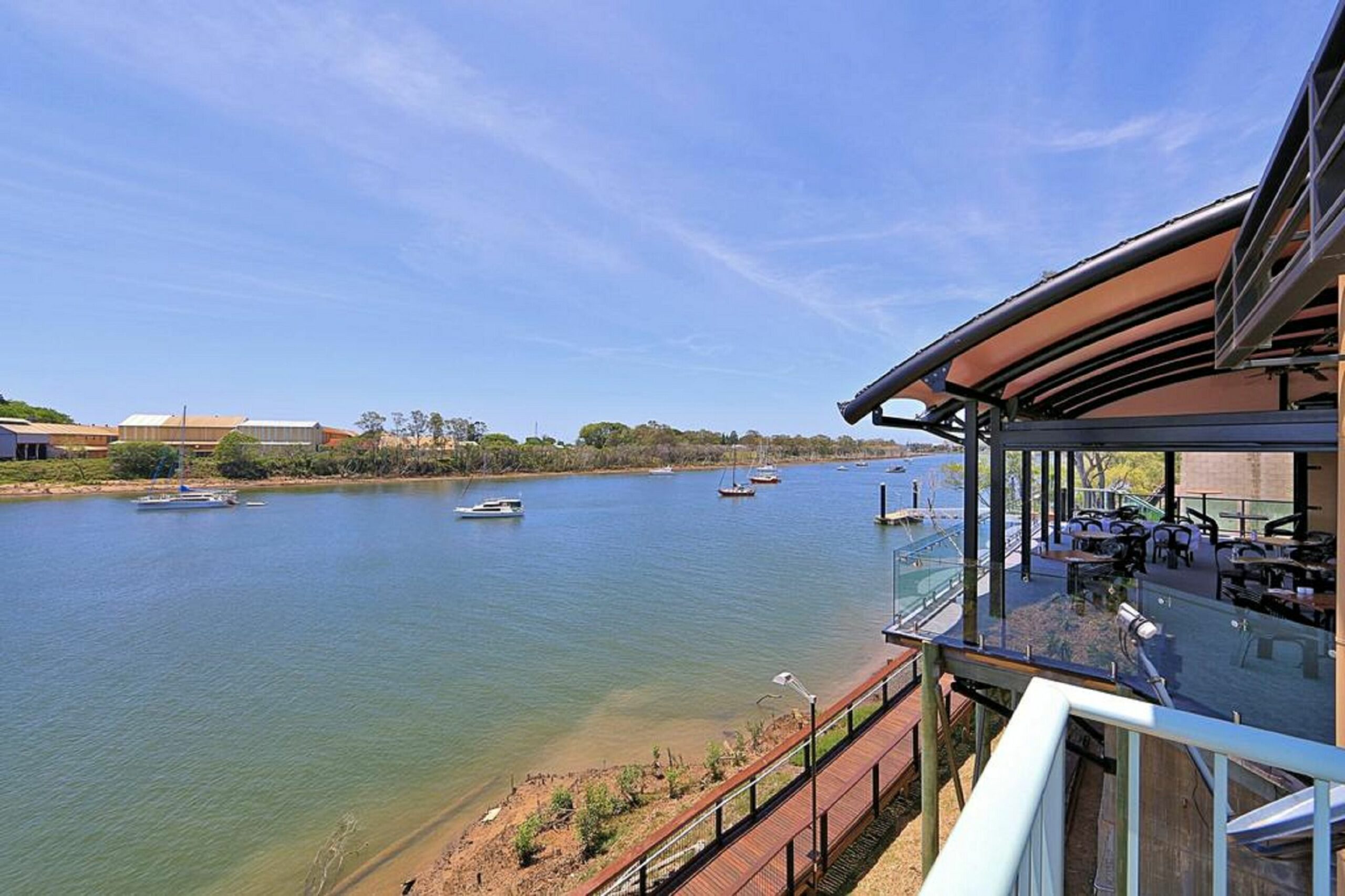 Burnett Riverside Hotel