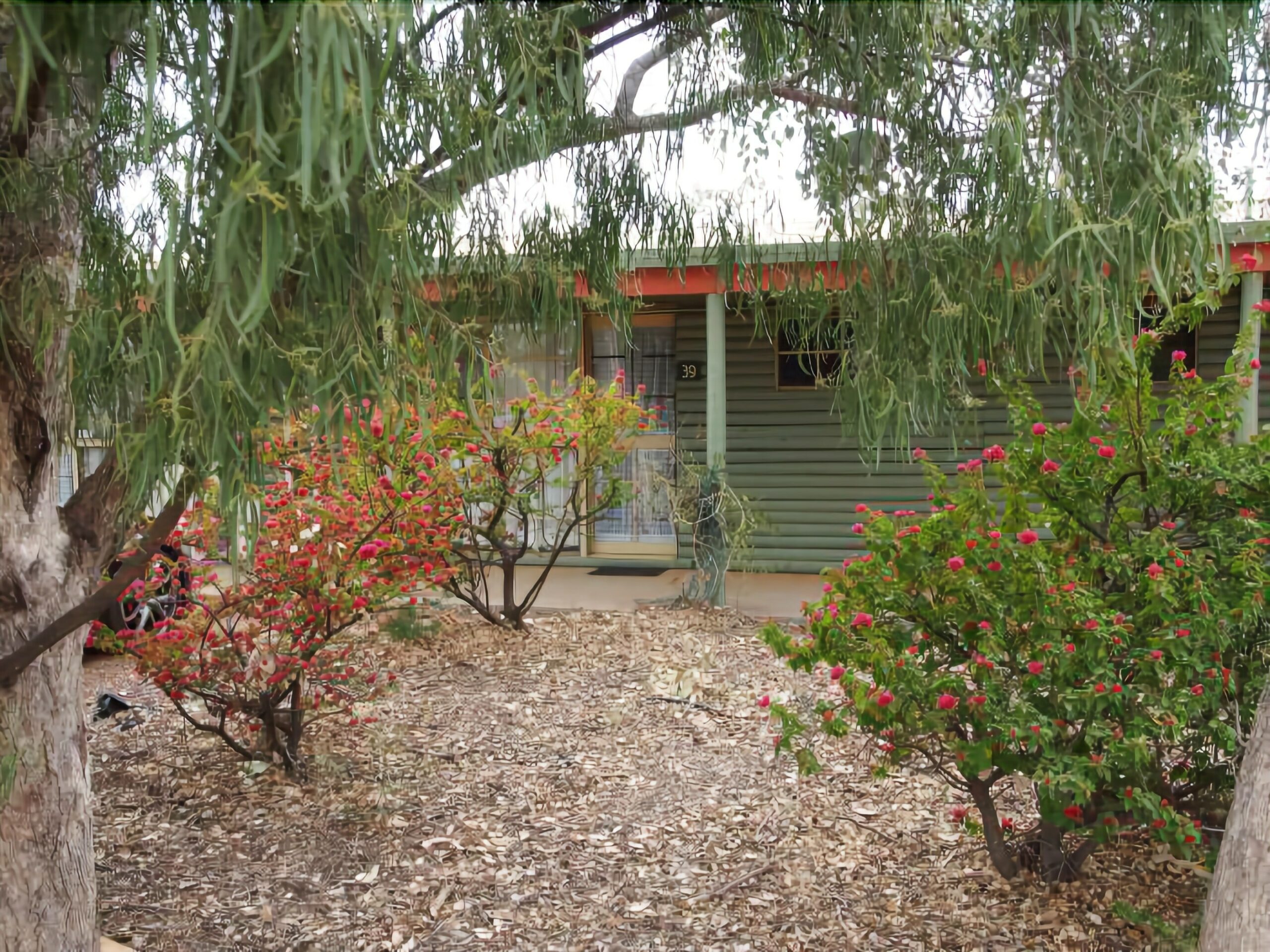 Lightning Ridge Outback Resort & Caravan Park