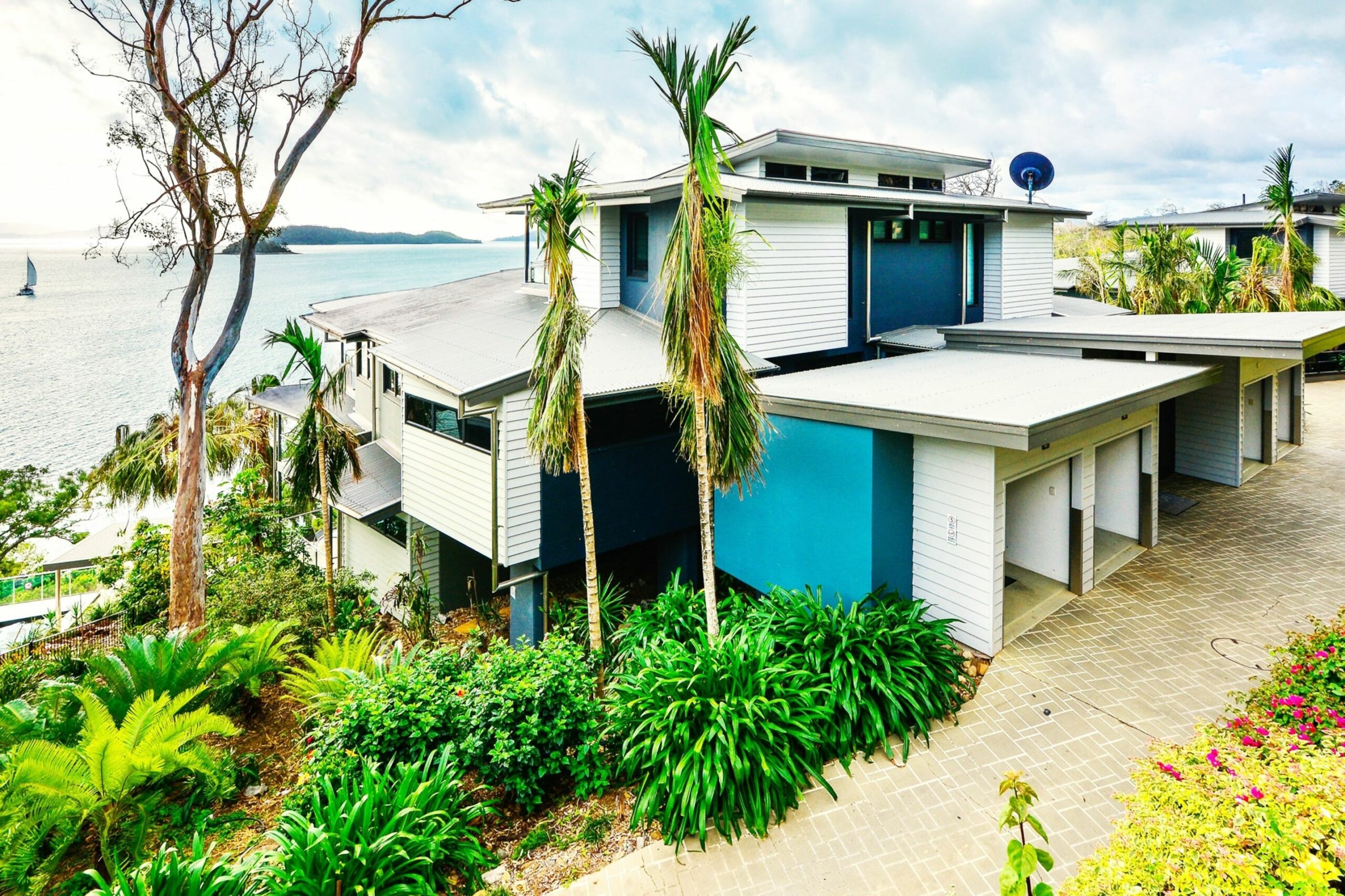 Villa 12 The Edge Oceanfront Deluxe 3 Bedroom Near Marina With Golf Buggy