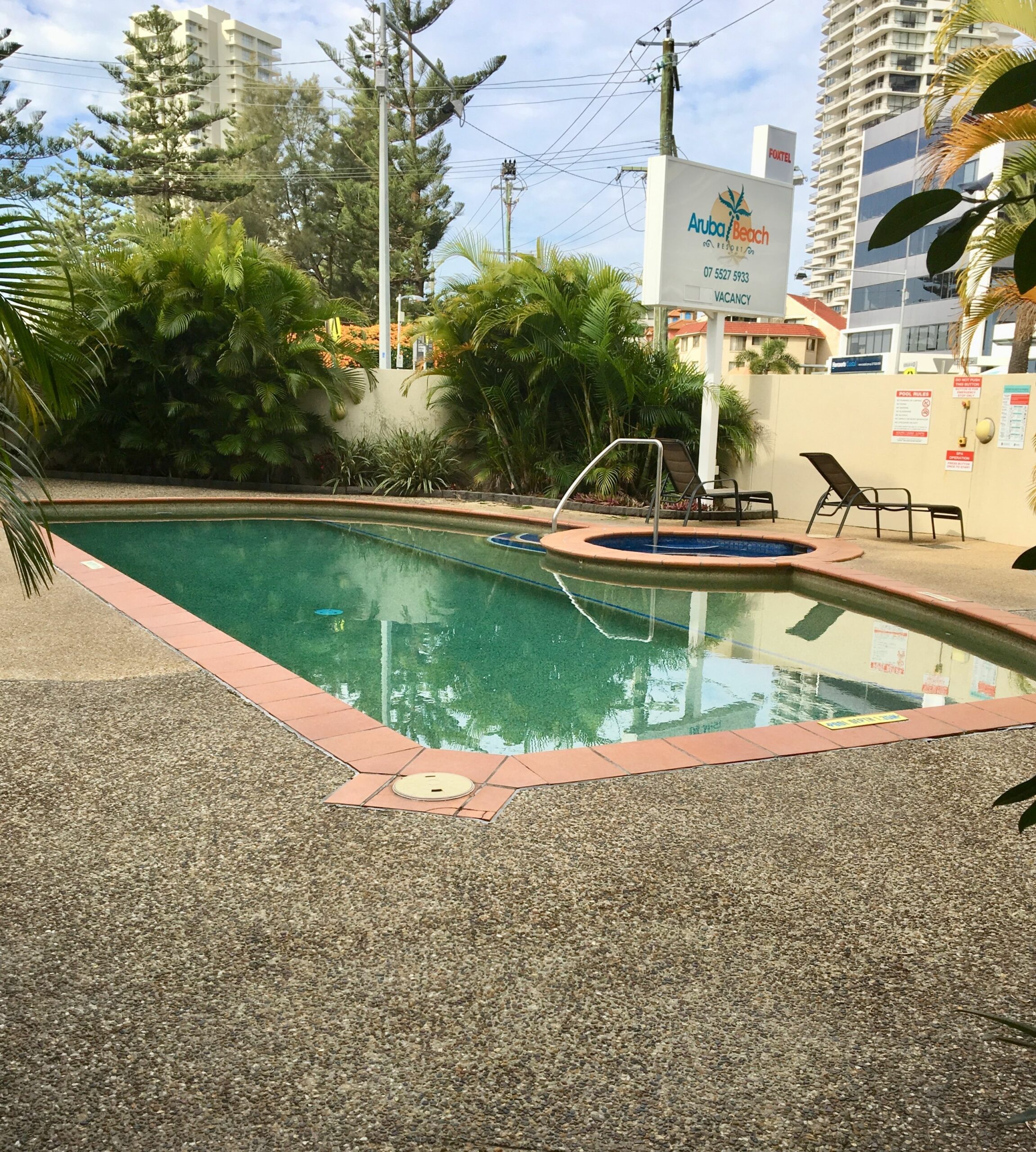 Broadbeach Private Apt with CHA