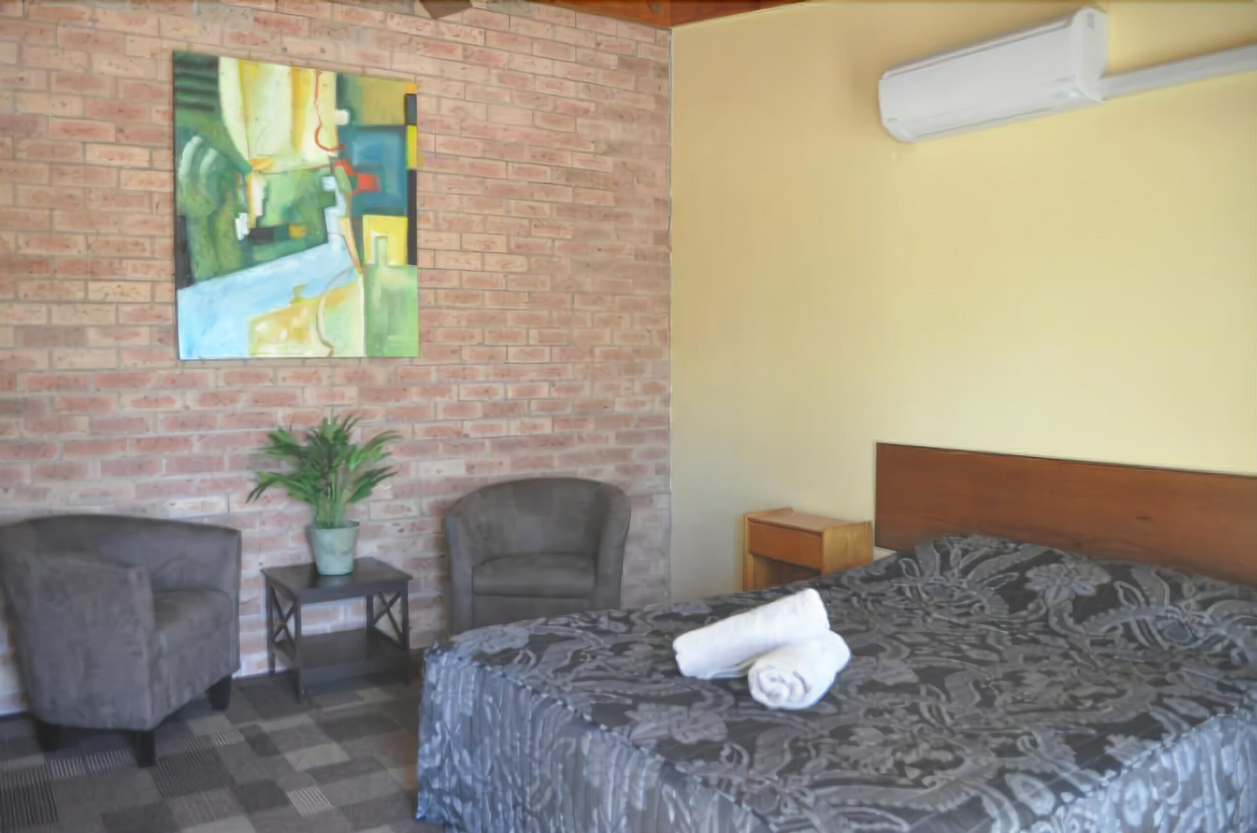 Lightning Ridge Outback Resort & Caravan Park