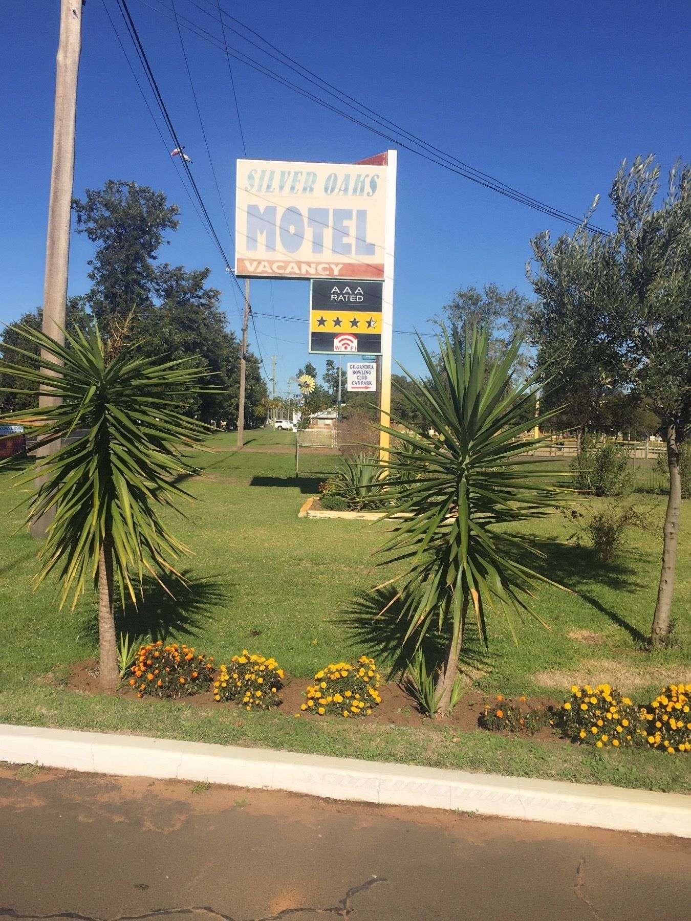 Silver Oaks Motel