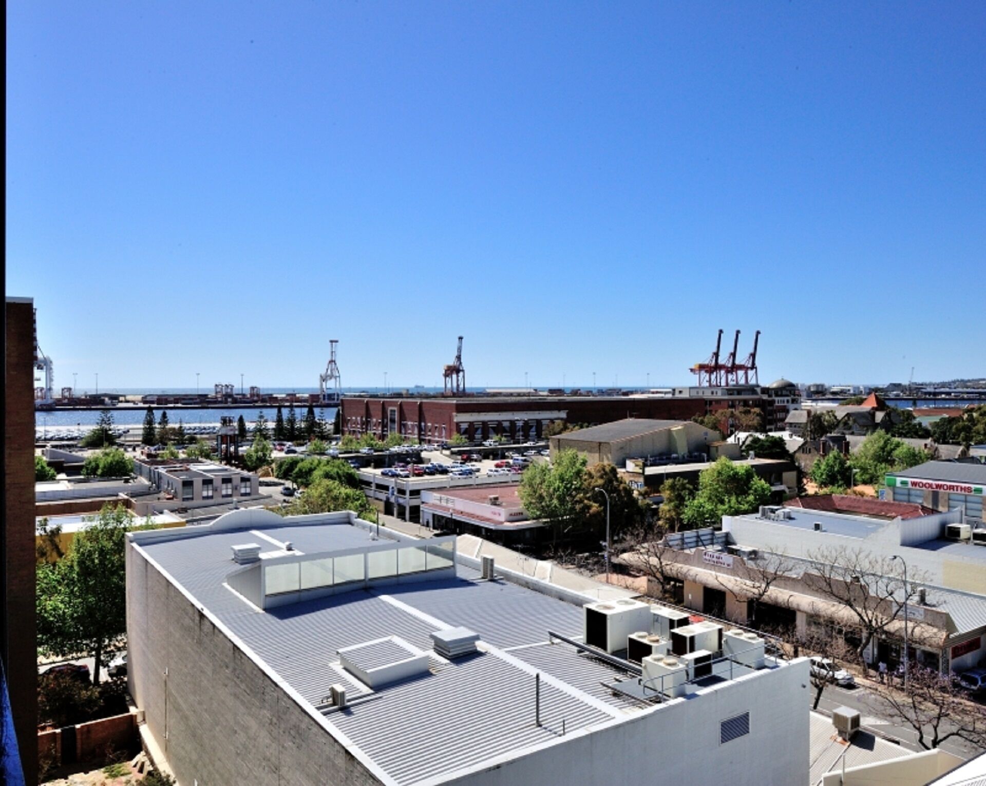 Central Fremantle Apartment With Port Views