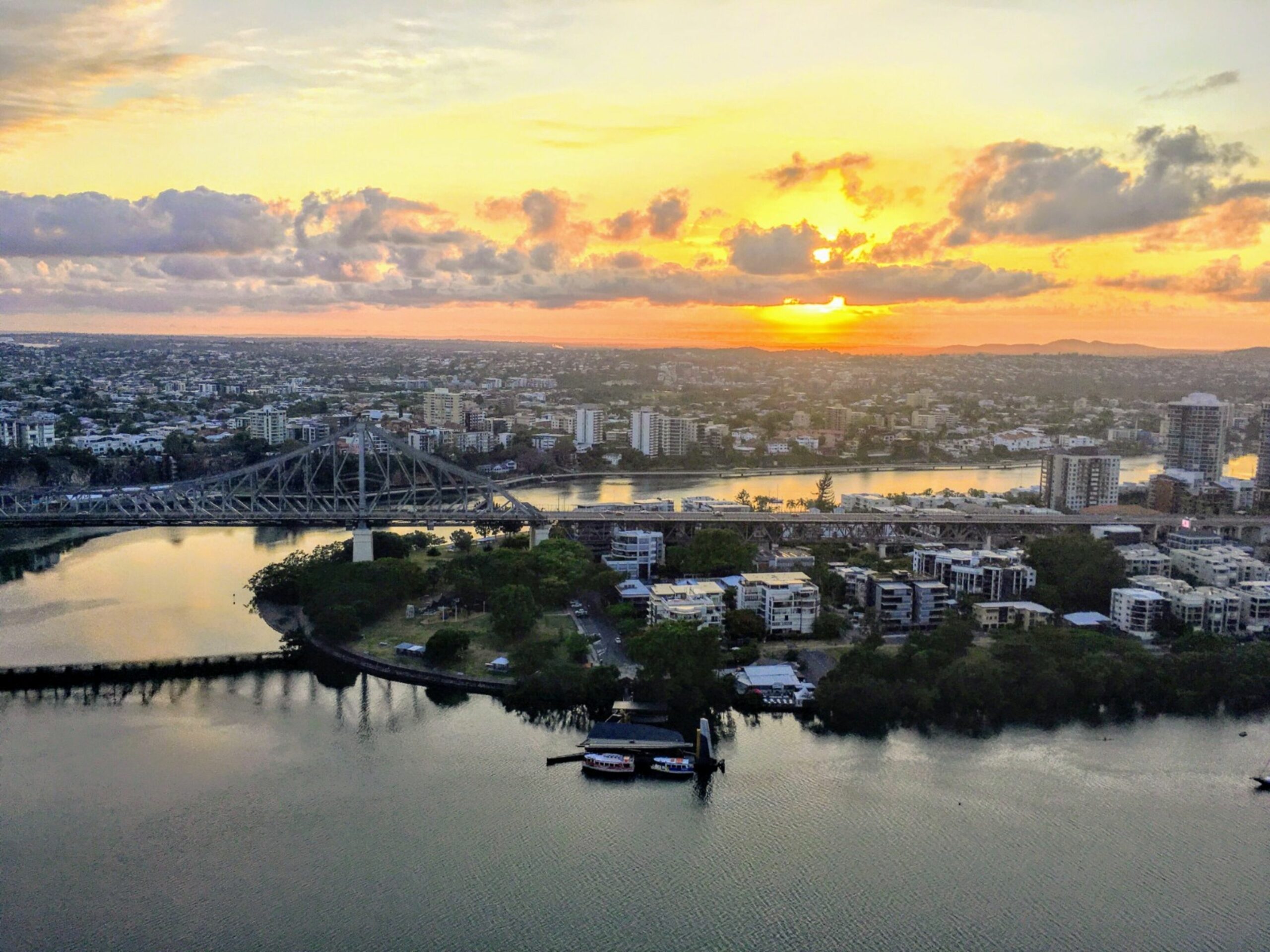 CBD African Charm, Story Bridge & River Views