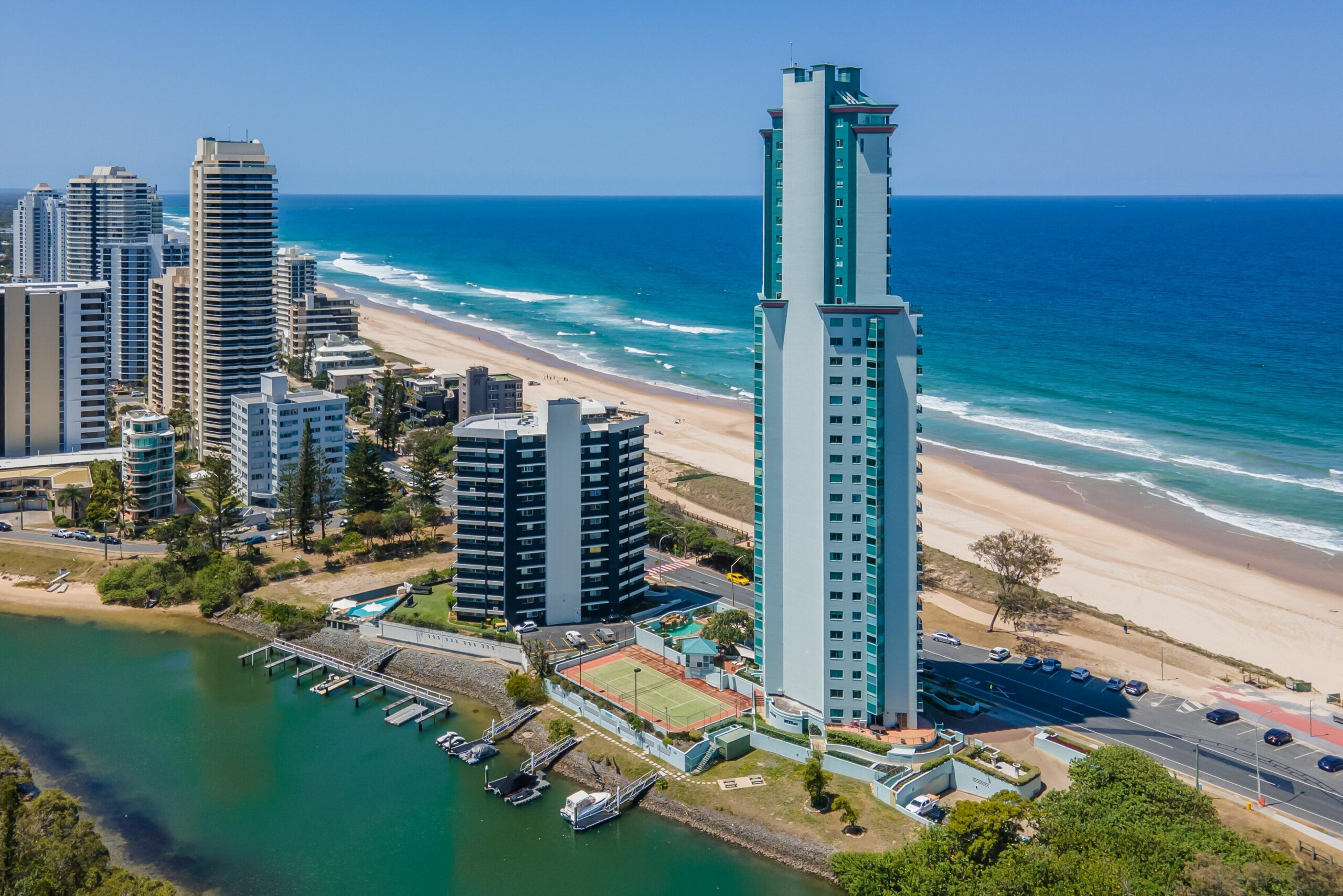 The Waterford on Main Beach