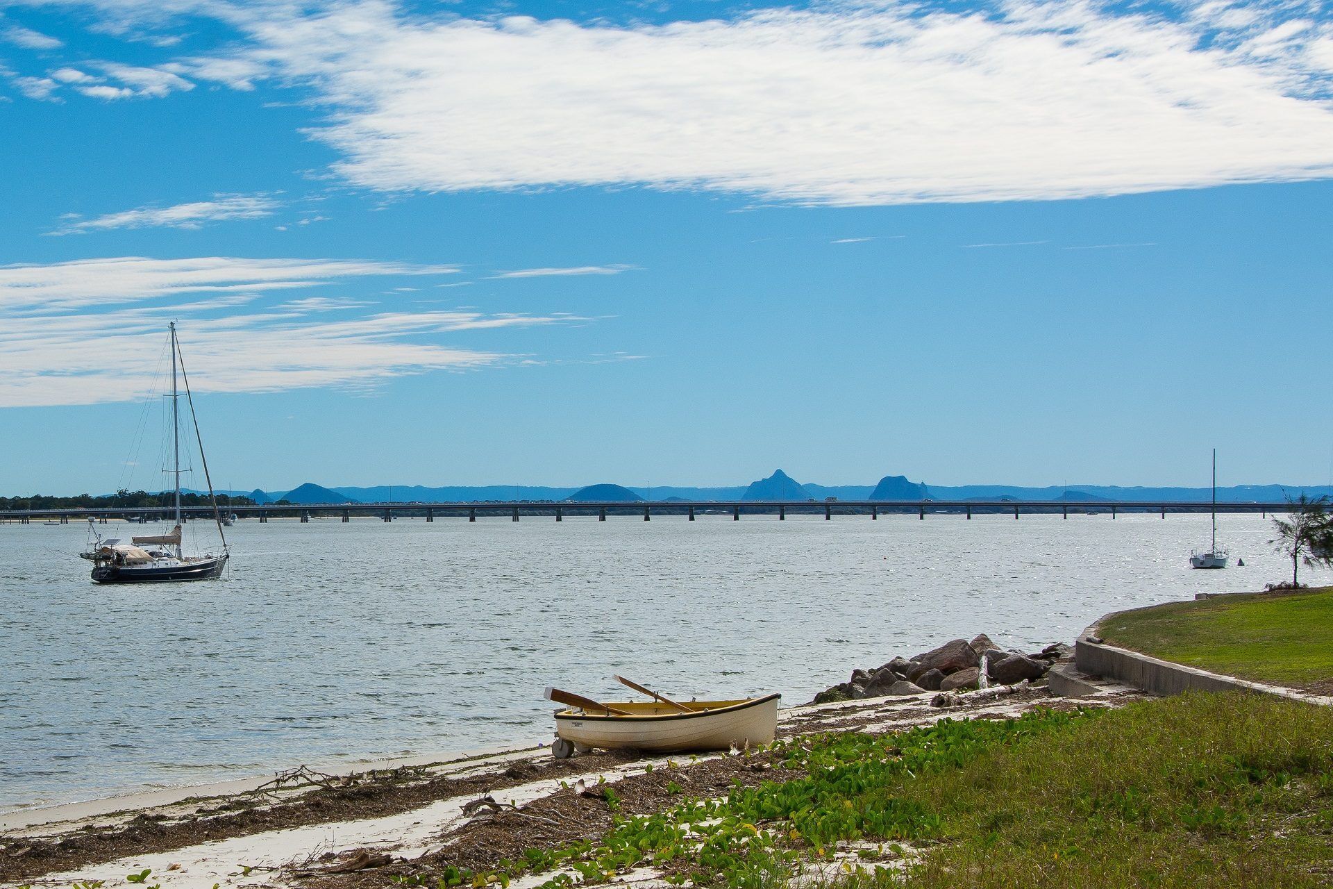 Bribie Beach House, Waterfront Directly Across the Road - Solander Esp, Banksia Beach