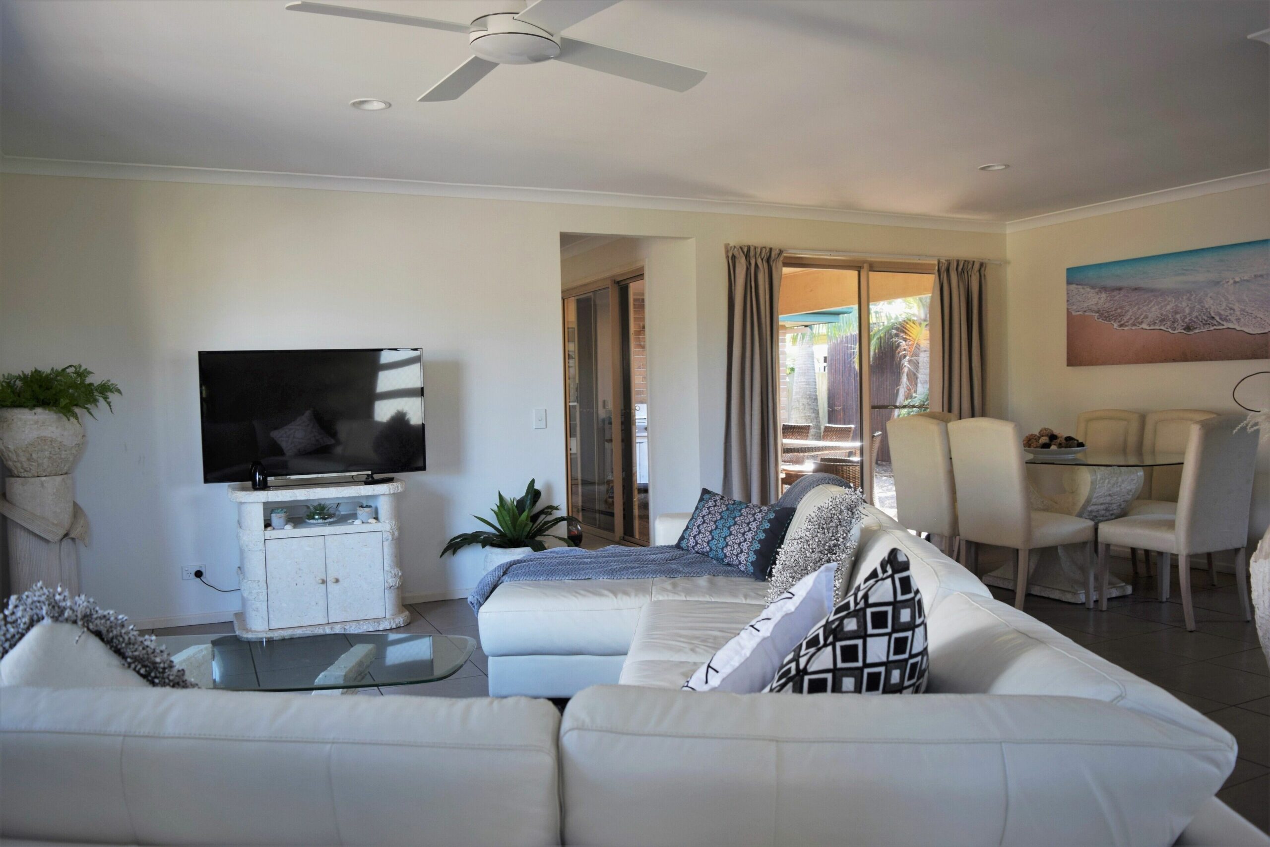 Spacious Pet Friendly Home With Private Pool 5mins From Mooloolaba Beach