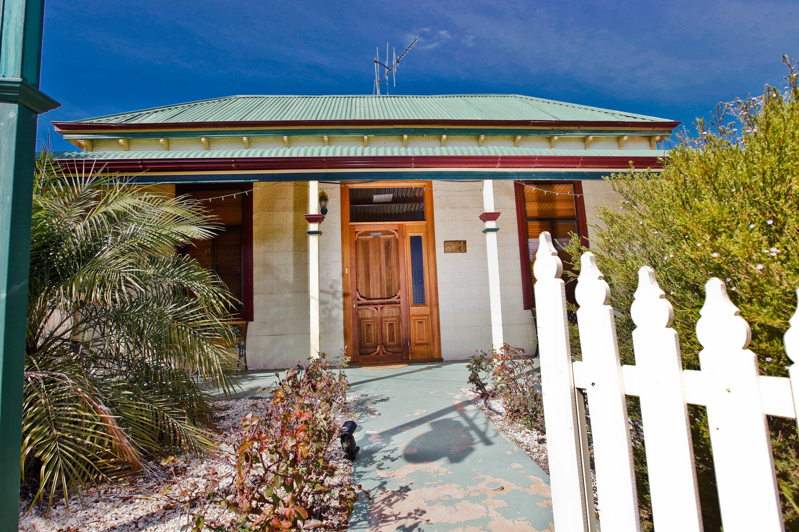 Emaroo Cottages Broken Hill
