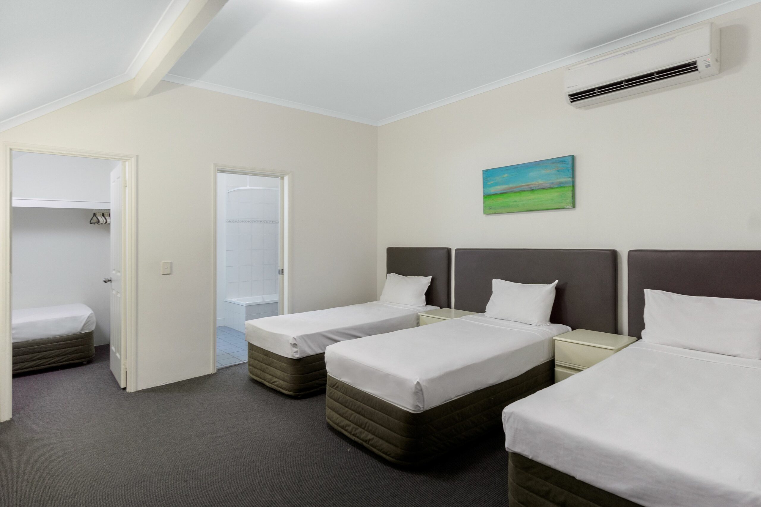 Toowong Inn & Suites