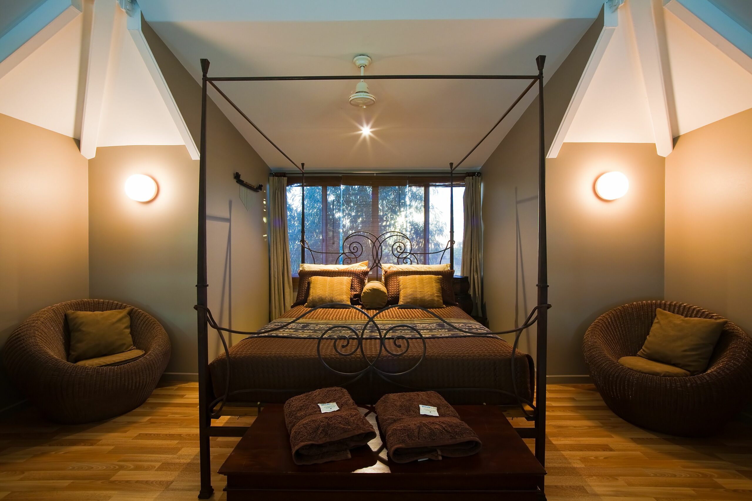 Osprey Holiday Village Unit 110 - Wake up to the Birds in Your 4 Poster bed With a View