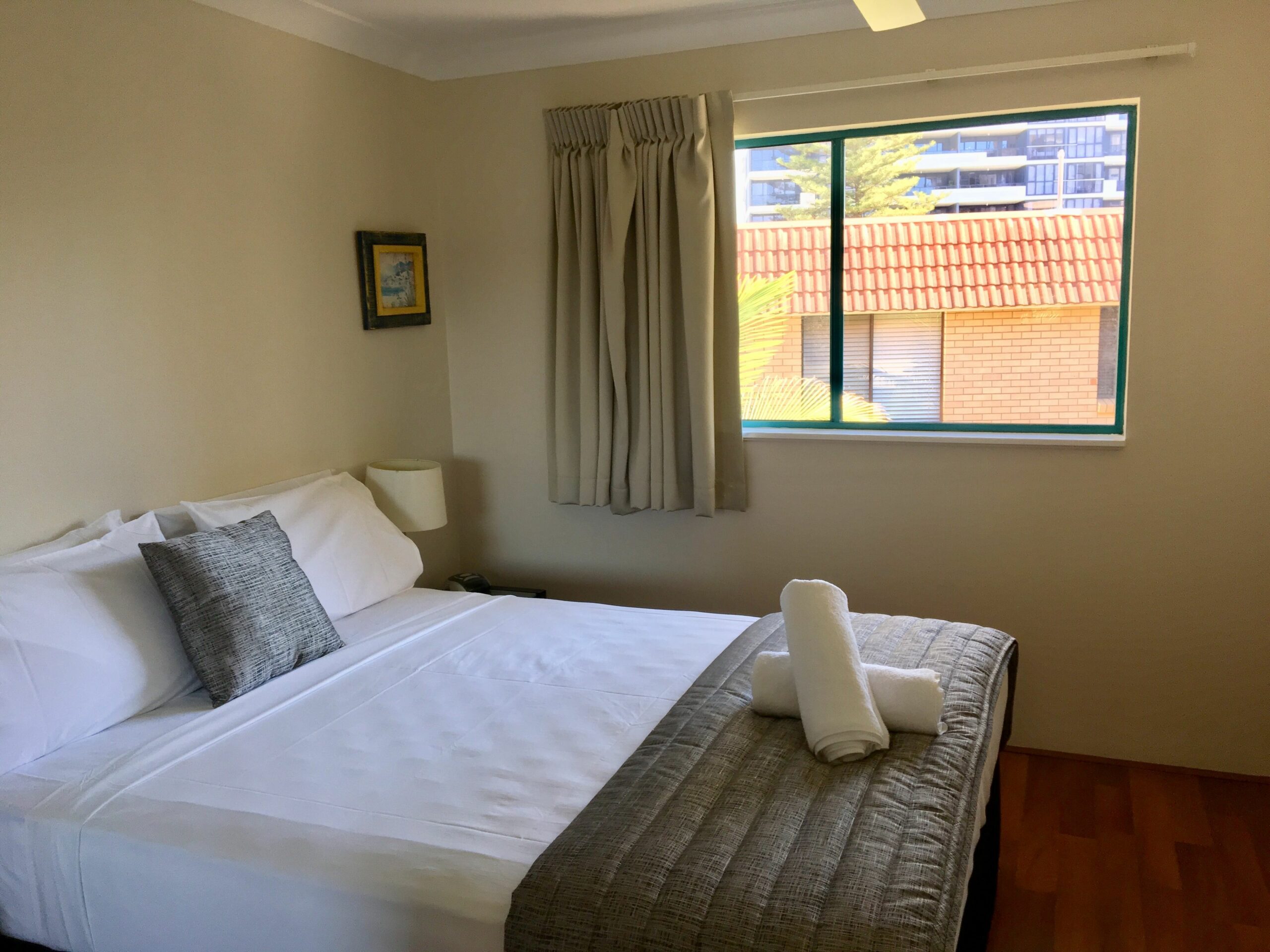 Broadbeach Private Apt with CHA