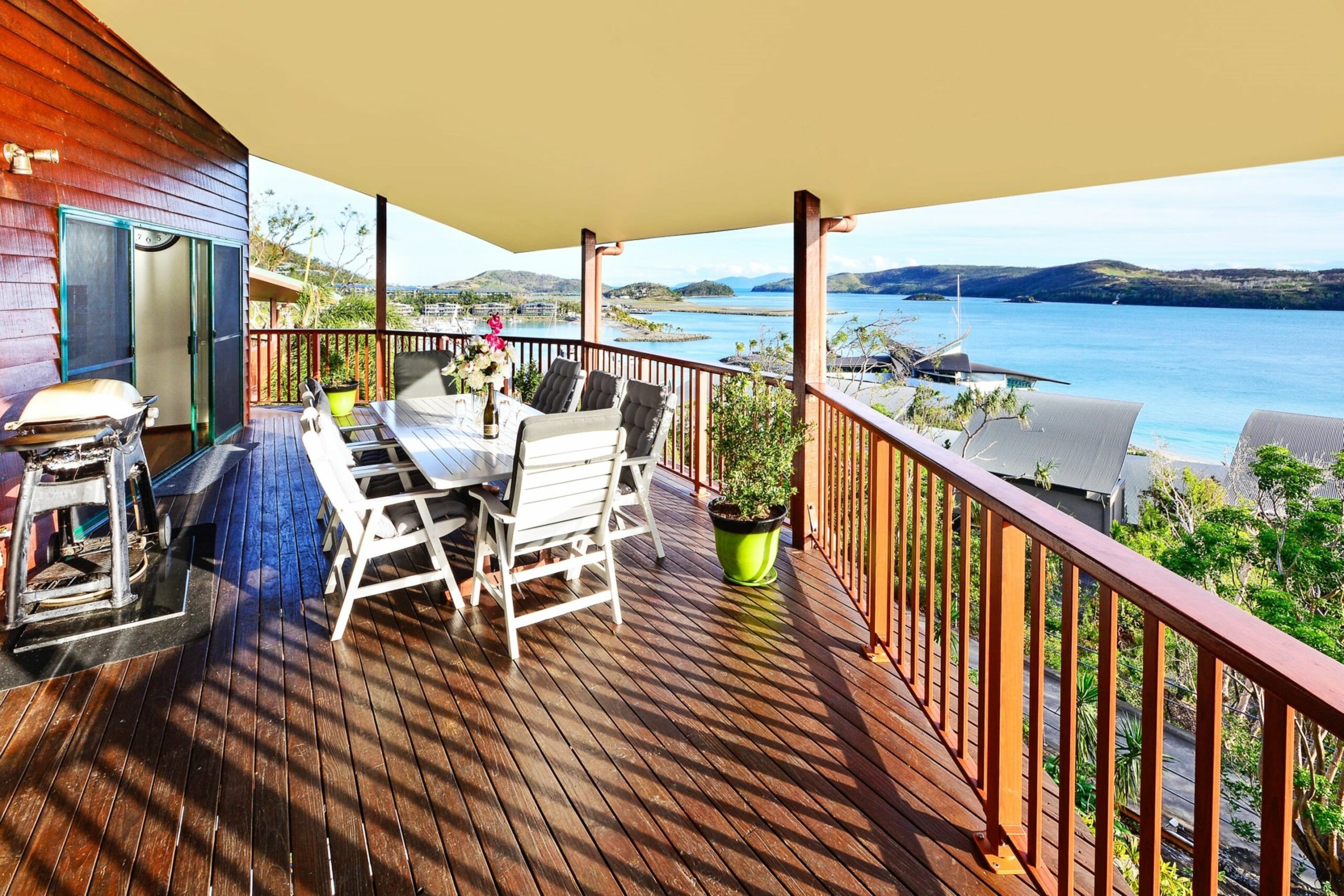 Casuarina Cove 16 Ocean View Deluxe Refurbished 3 Bedroom House Near Marina With Golf Buggy