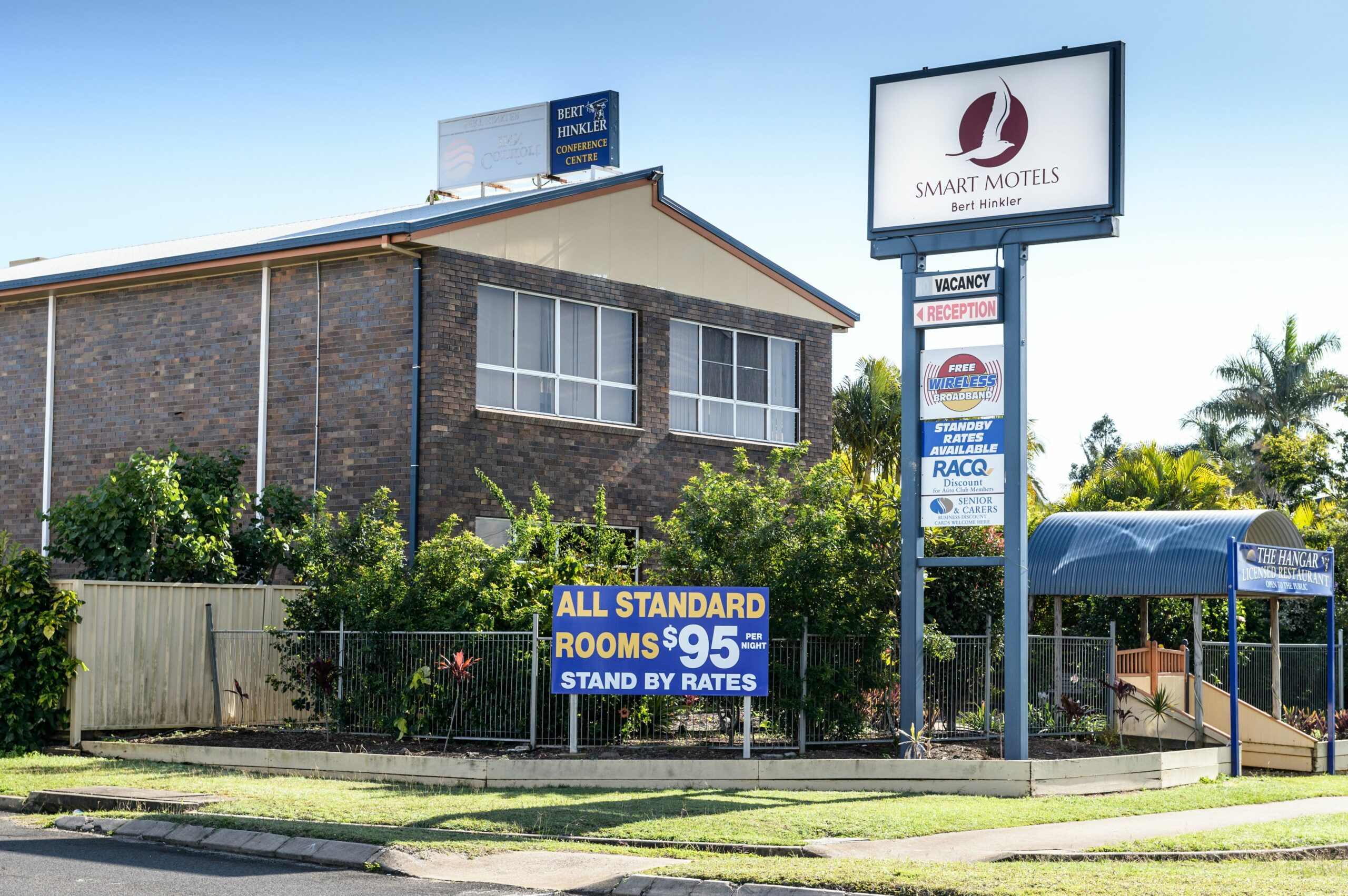 Smart Motel Bert Hinkler