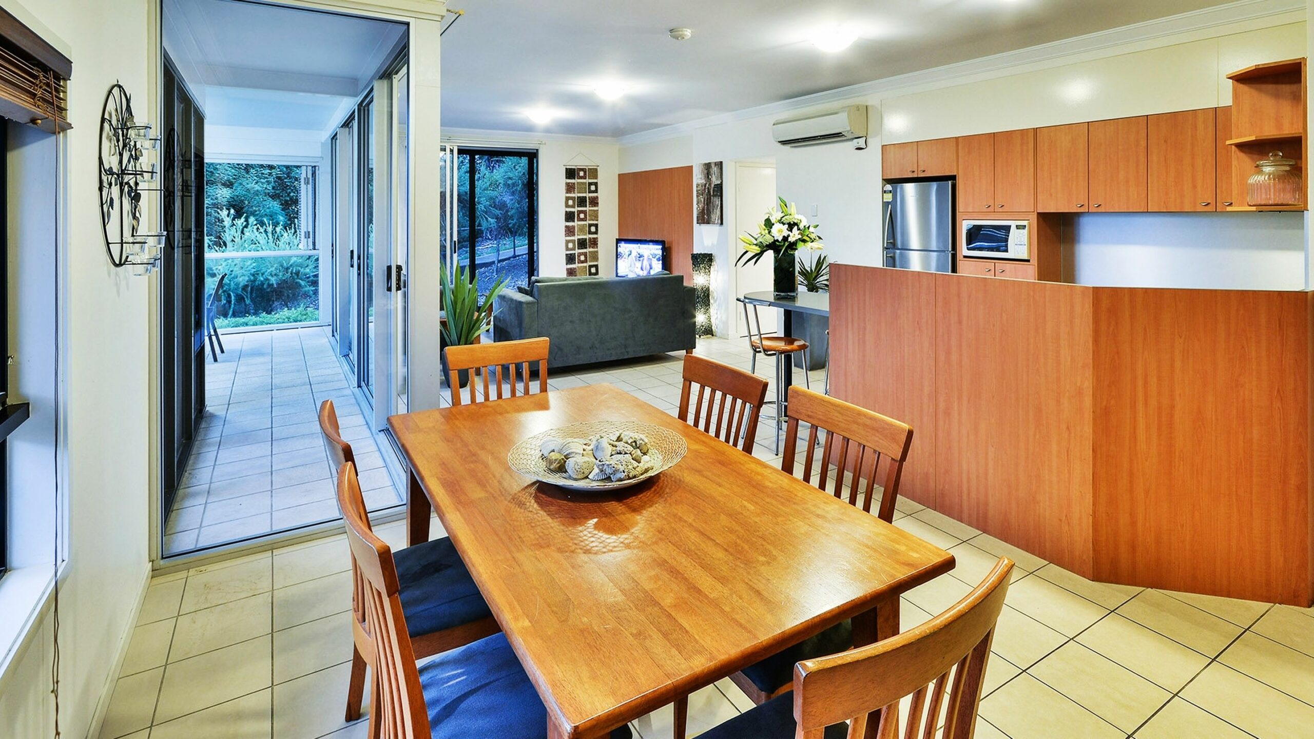 Oasis 1 Hamilton Island 2 Bedroom Apartment In Central Location With Golf Buggy