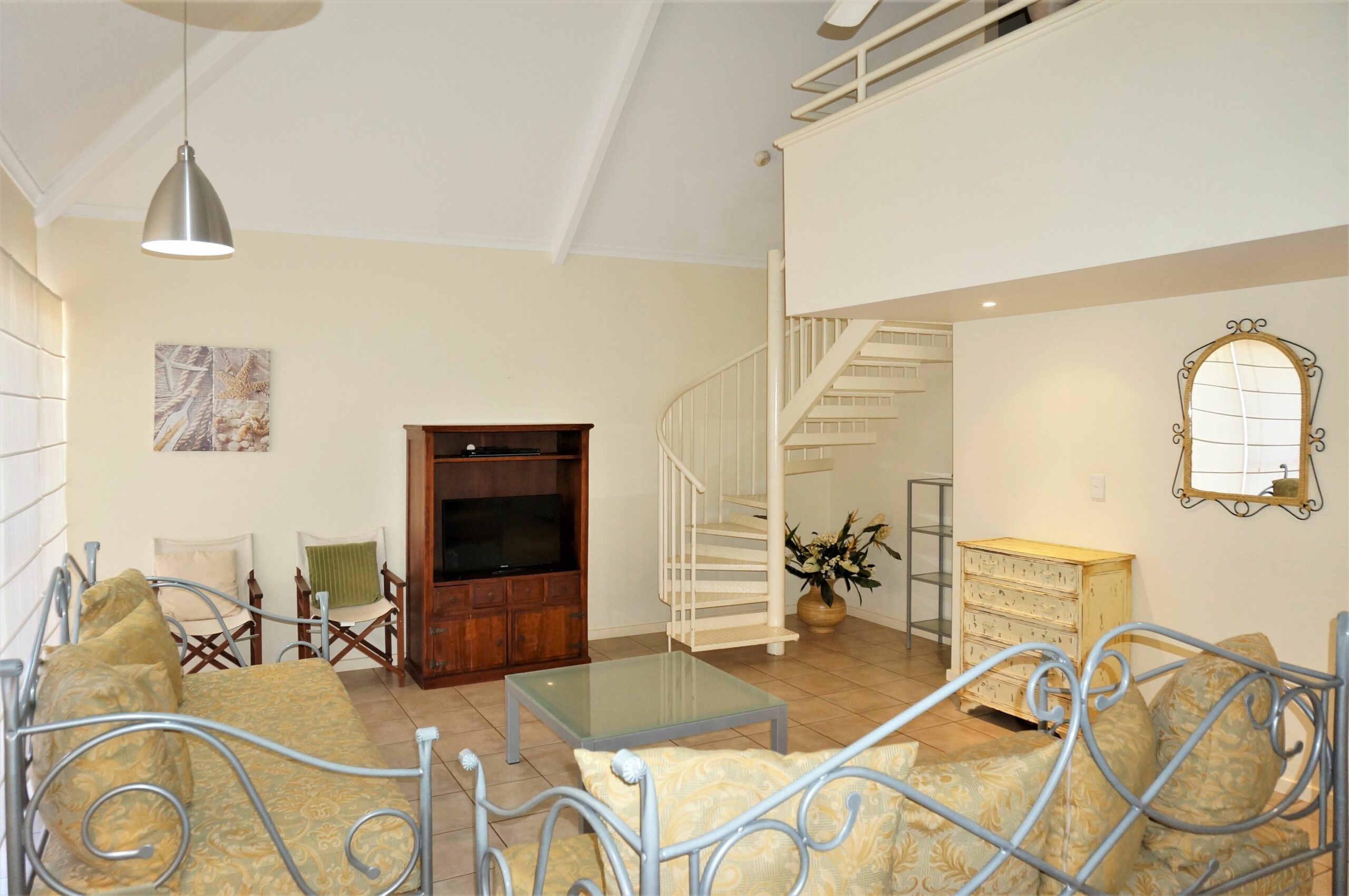 Osprey Holiday Village Unit 110 - Wake up to the Birds in Your 4 Poster bed With a View