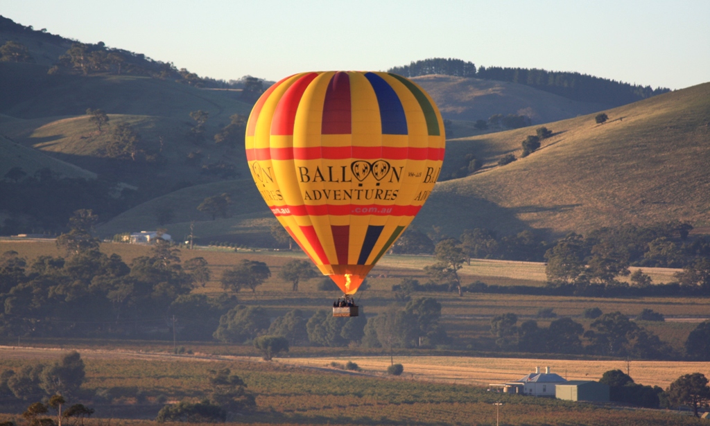 1 Hour Sunrise Balloon Flight with Barossa breakfast