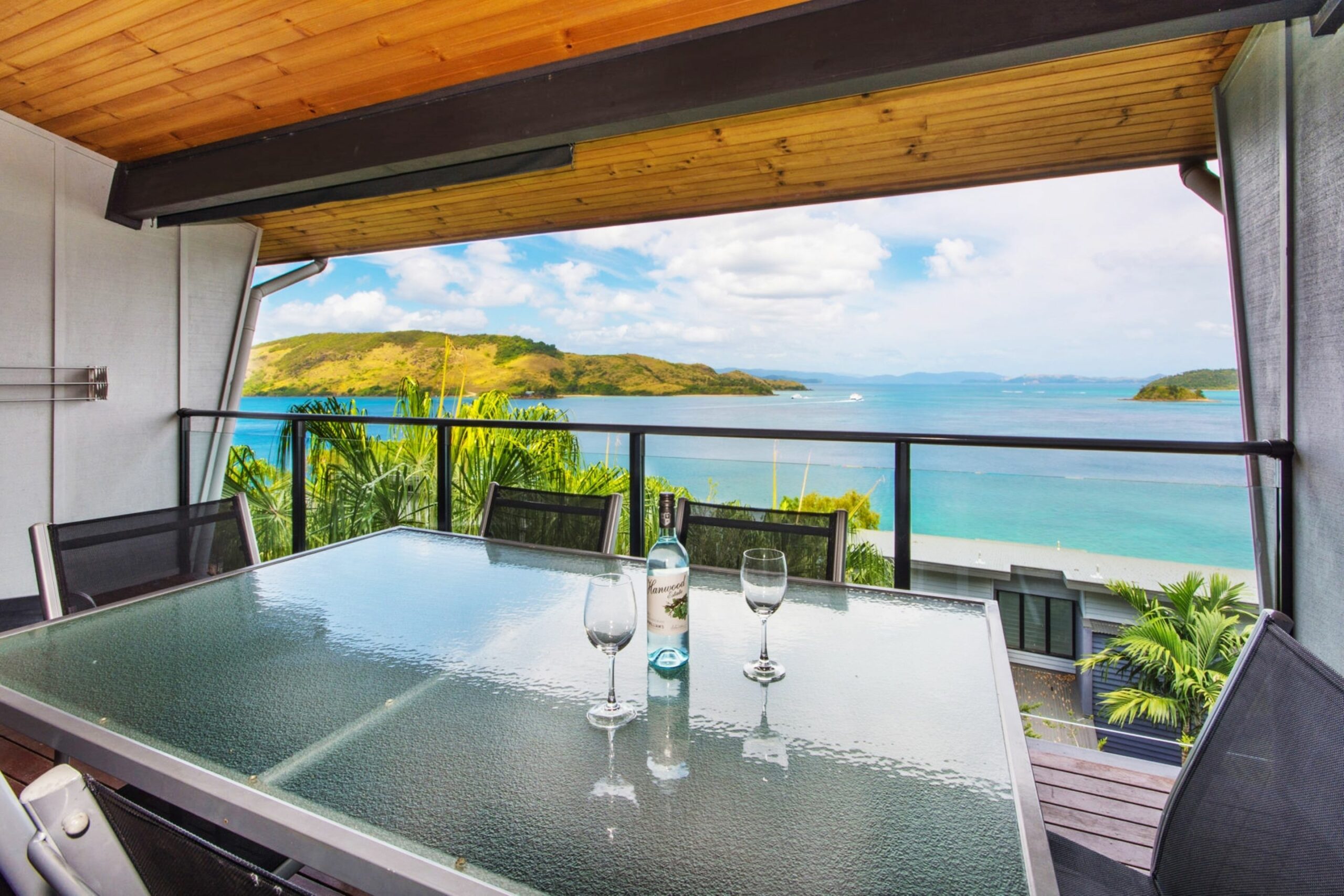 Shorelines 23 Hamilton Island 2 Bedroom Ocean View  Near Marina With Golf Buggy