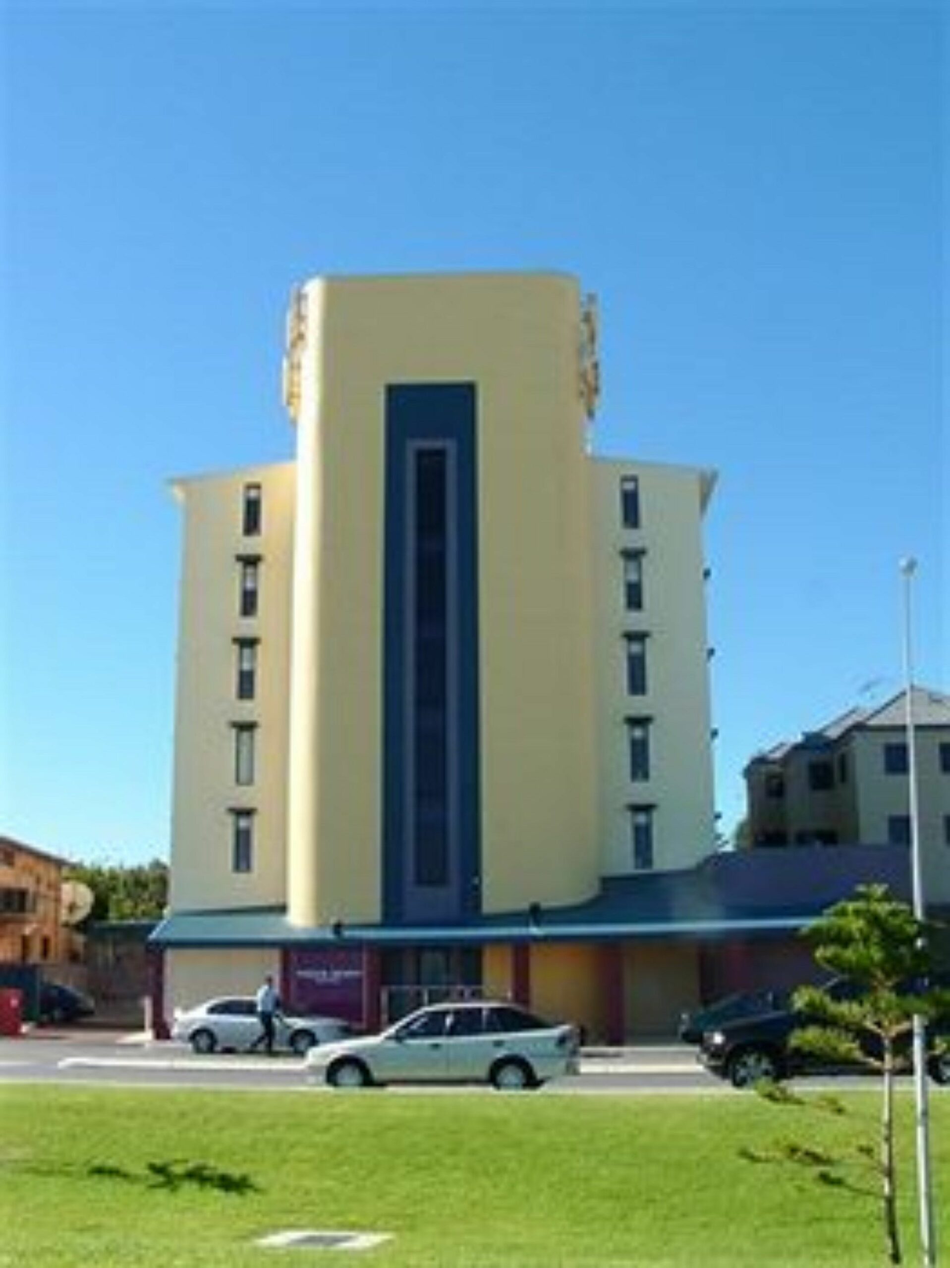 Ocean Beach Hotel