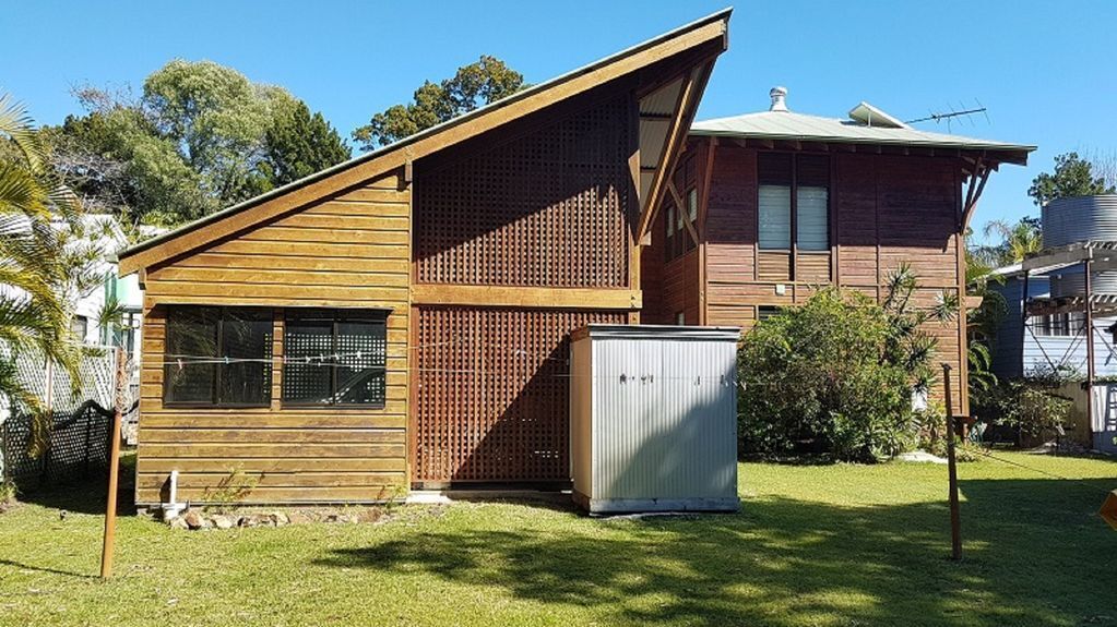 Drift on the front at Bulwer -  Open Timber comfort.