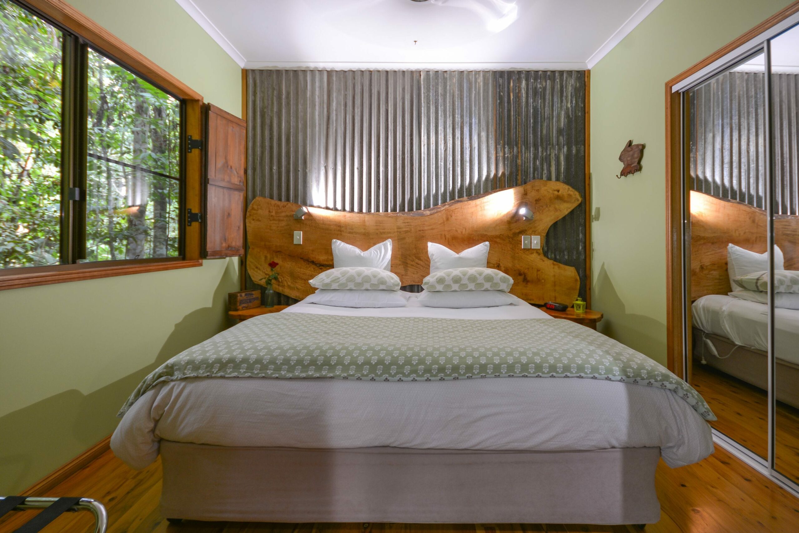 Crater Lakes Rainforest Cottages