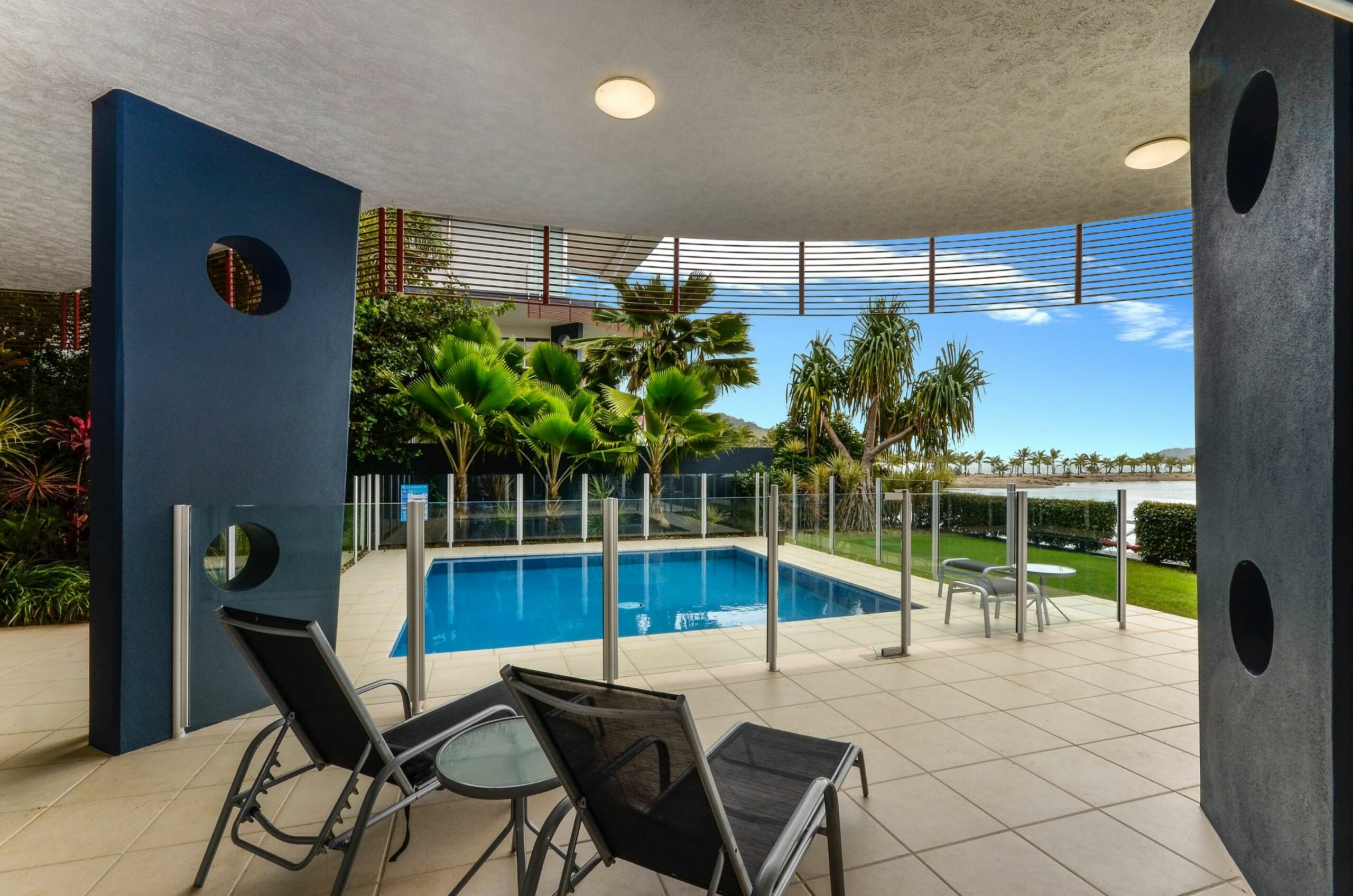 Pavilion 17 Oceanfront Ground Floor 4 Bedroom Heated Pool Plus Golf Buggy