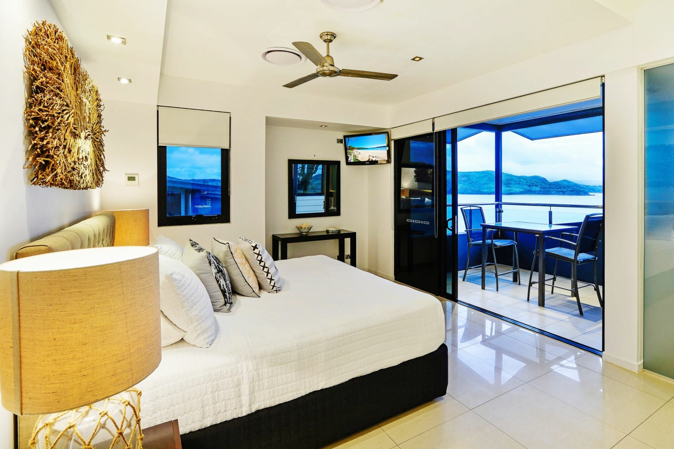 Villa 12 The Edge Oceanfront Deluxe 3 Bedroom Near Marina With Golf Buggy