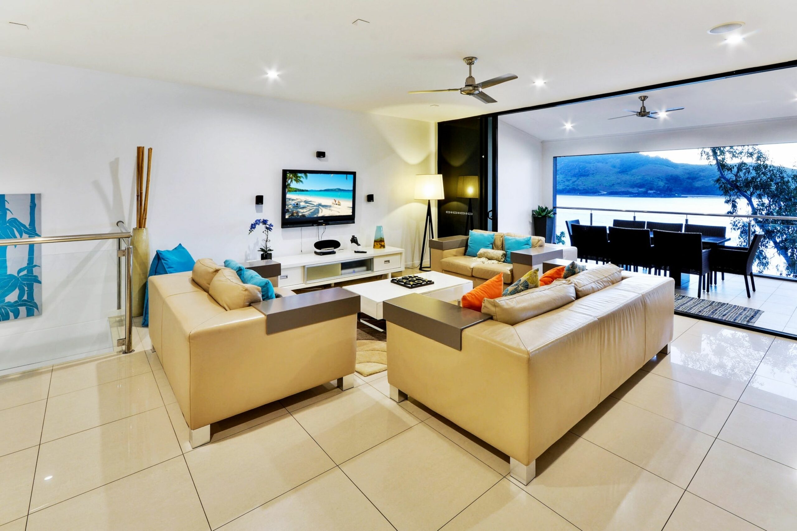 Villa 2 The Edge Oceanfront  Deluxe 3 Bedroom Near Marina With Golf Buggy