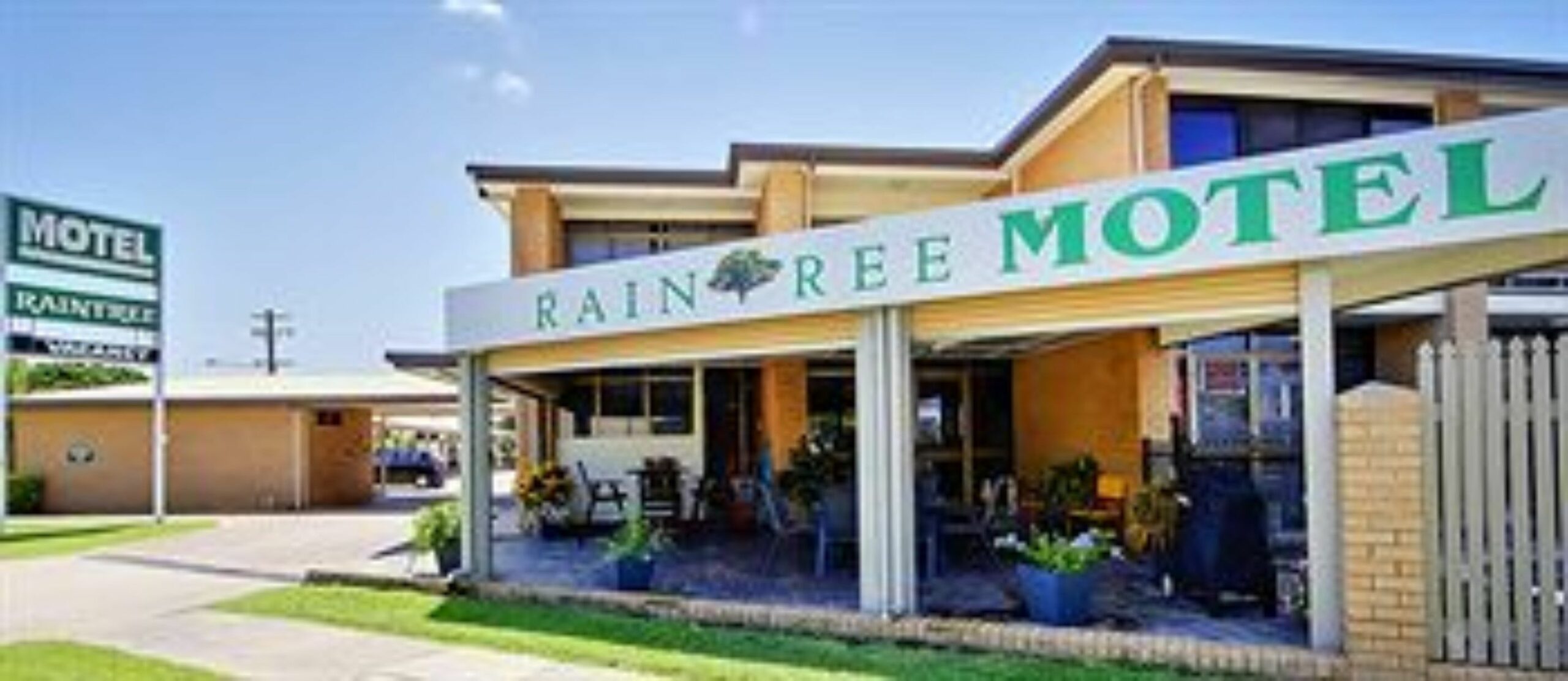 Raintree Motel