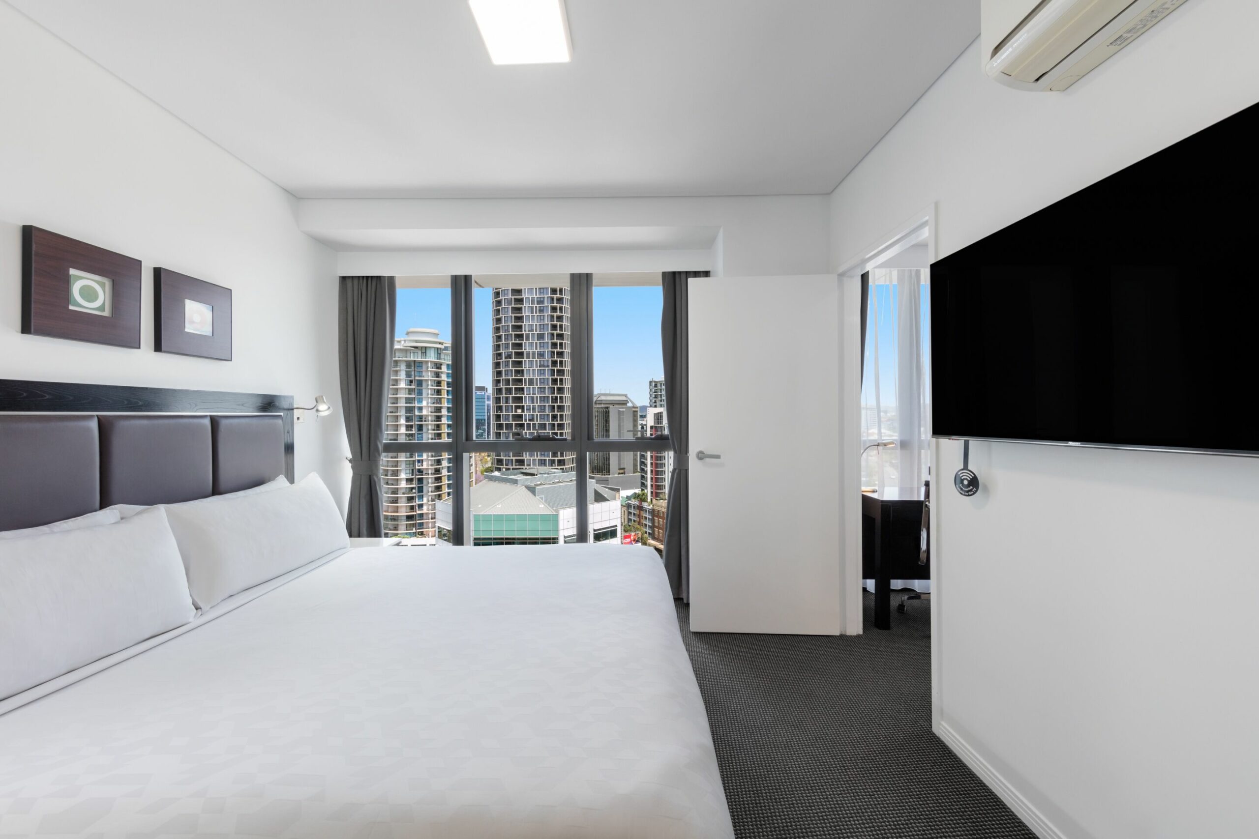 Meriton Suites Adelaide Street, Brisbane