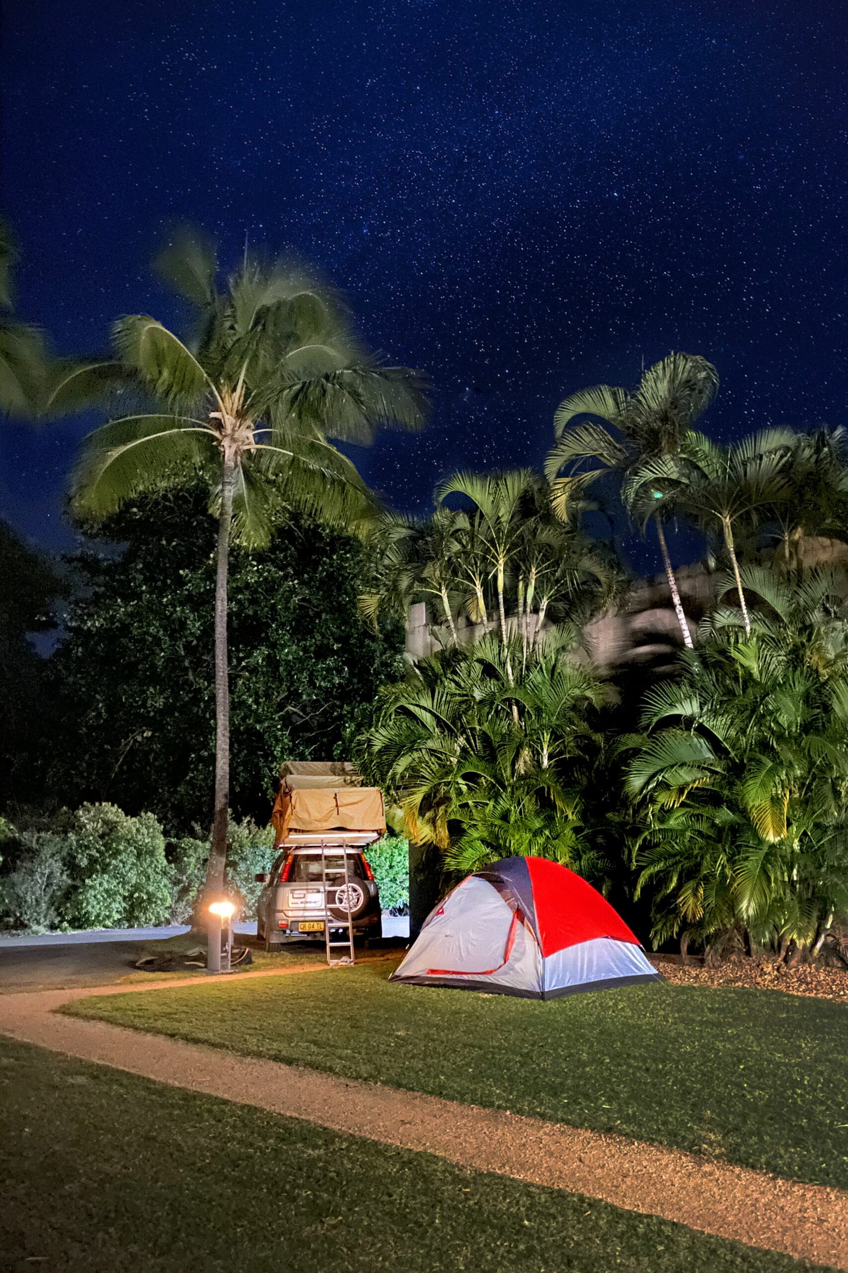 Magnums Airlie Beach