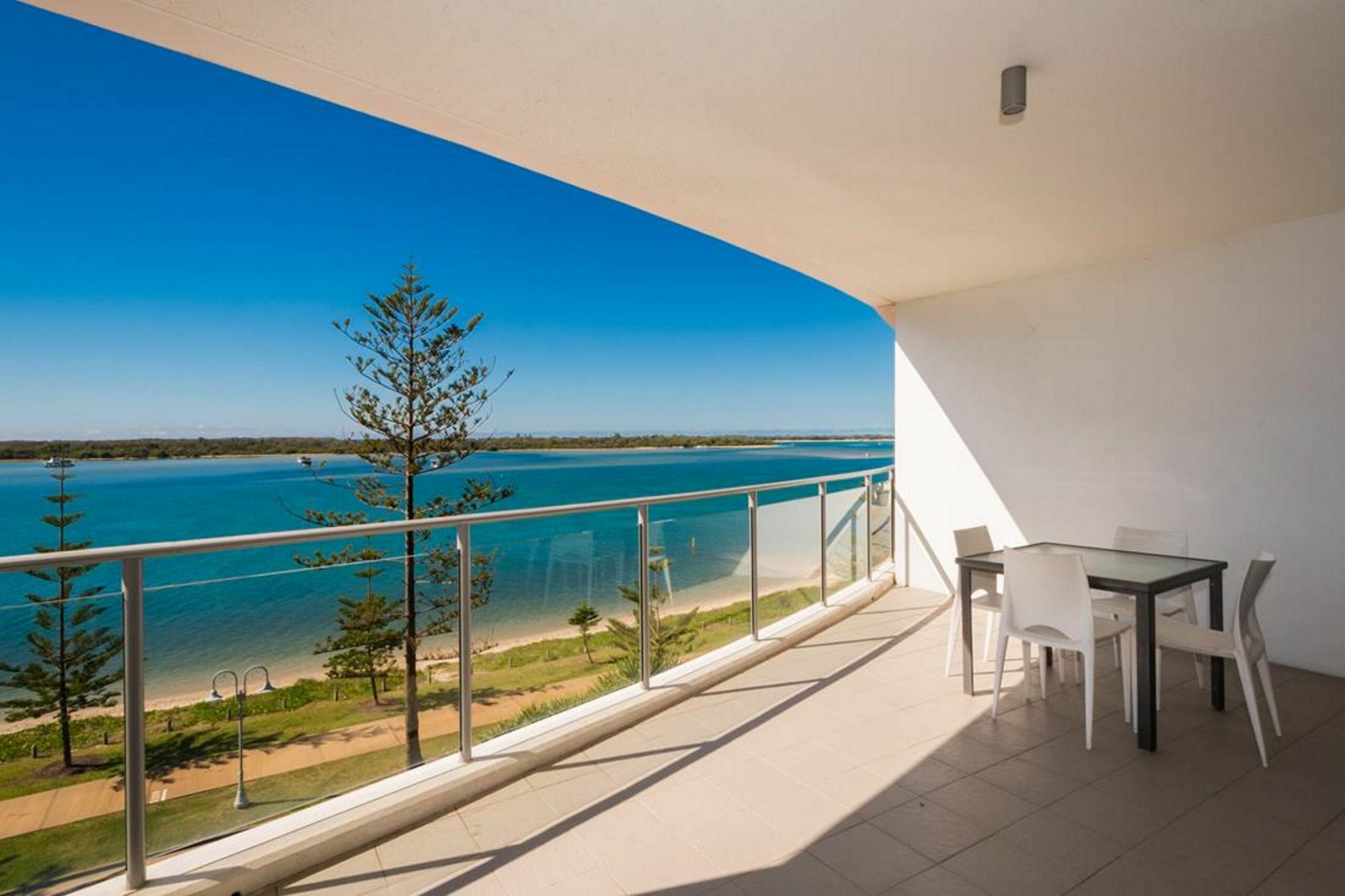 Silvershore Apartments on the Broadwater