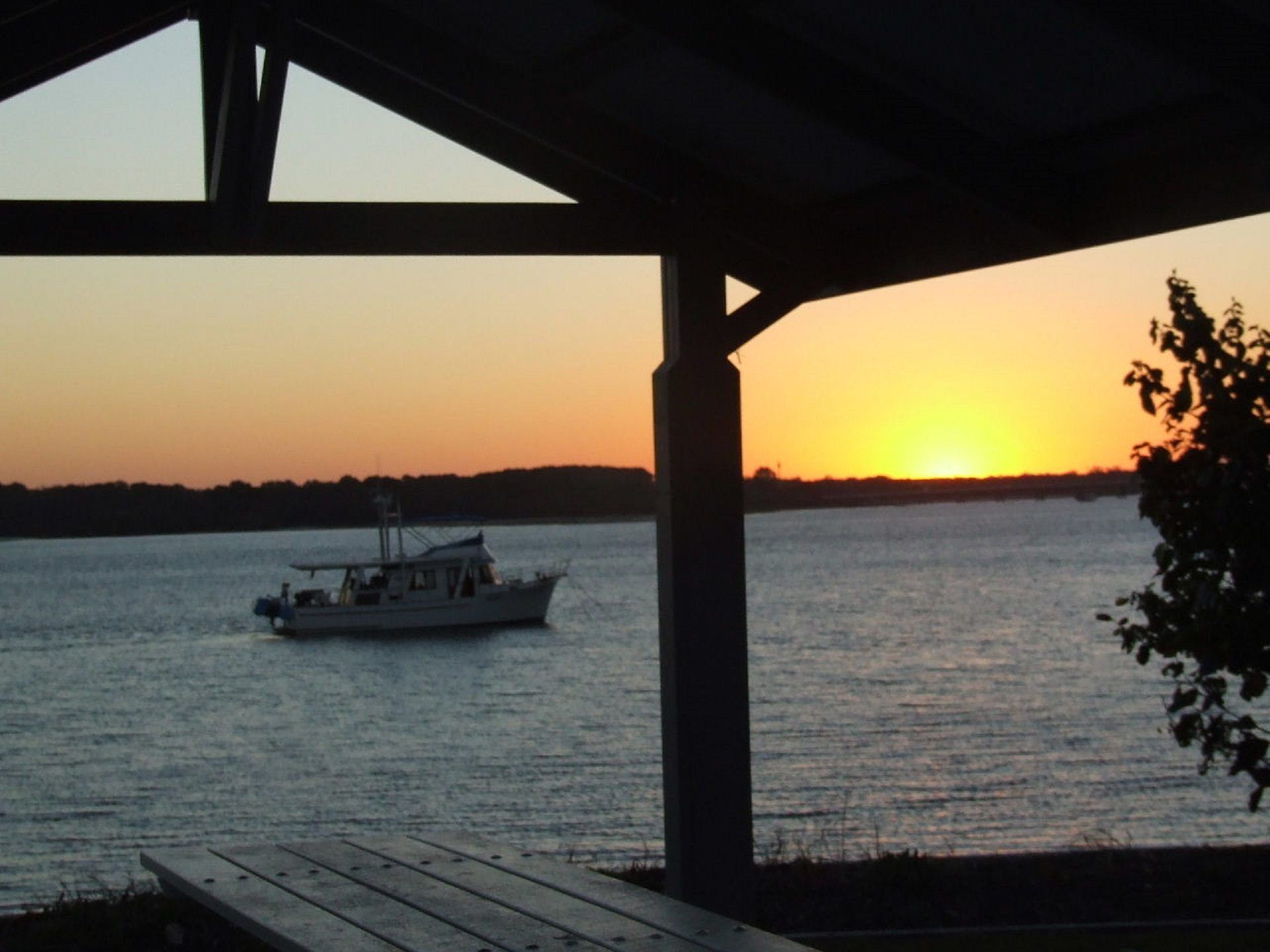 Close to Water, Restaurants and Clubs, Toorbul St, Bongaree